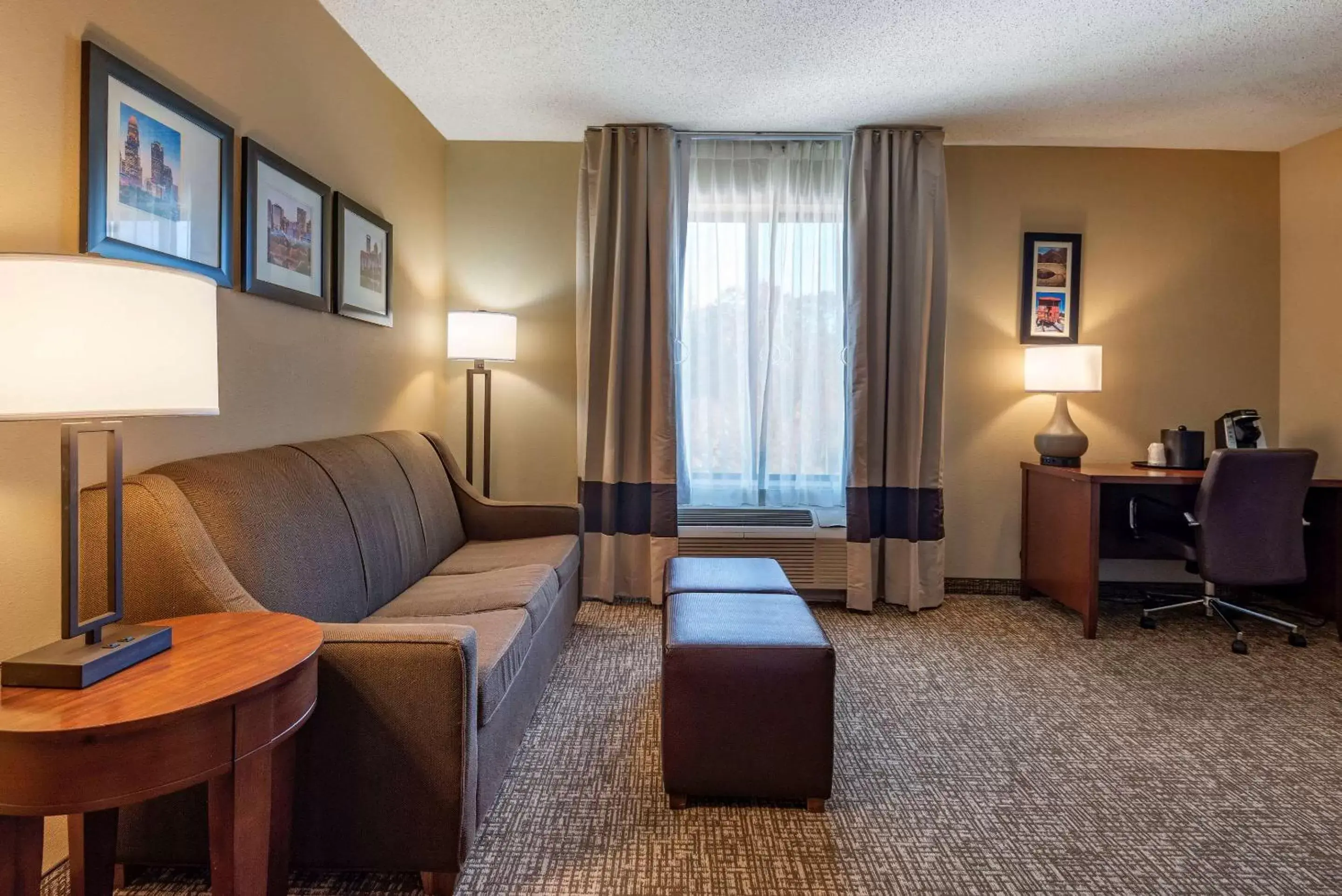 Bedroom, Seating Area in Comfort Suites Lake Norman - Huntersville