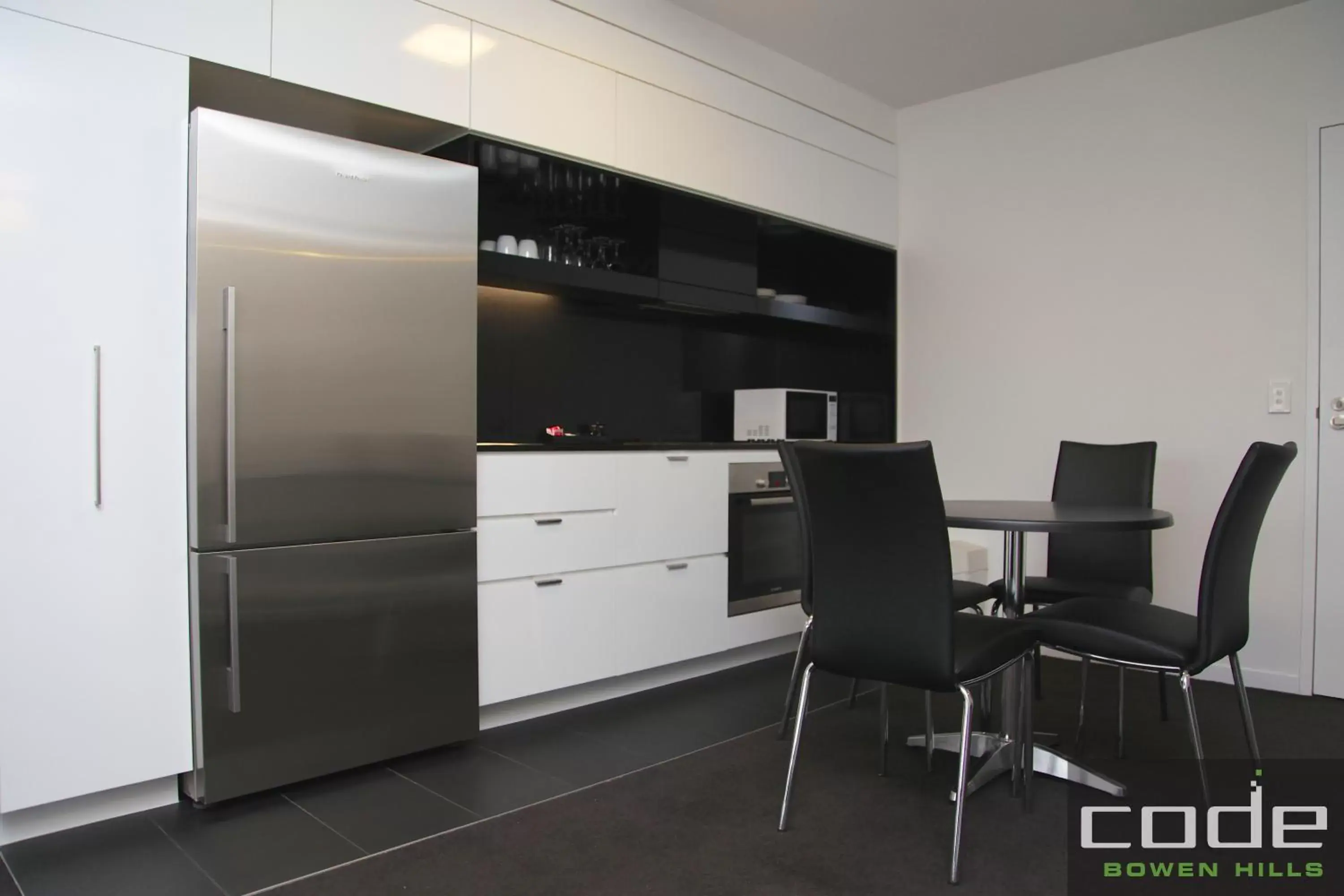 Kitchen or kitchenette, Dining Area in Code Apartments