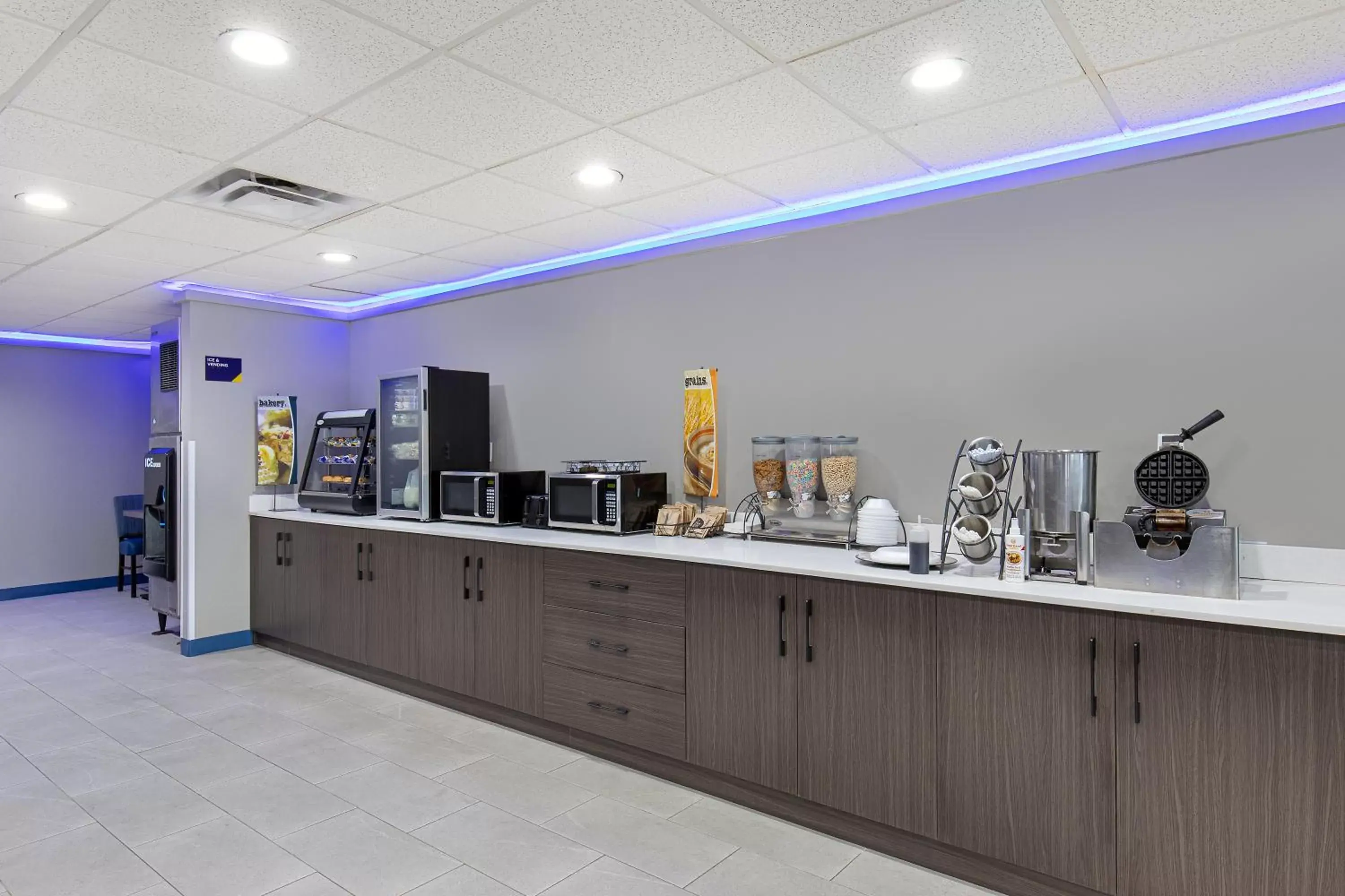 Restaurant/Places to Eat in Microtel Inn & Suites by Wyndham Manchester - Newly Renovated