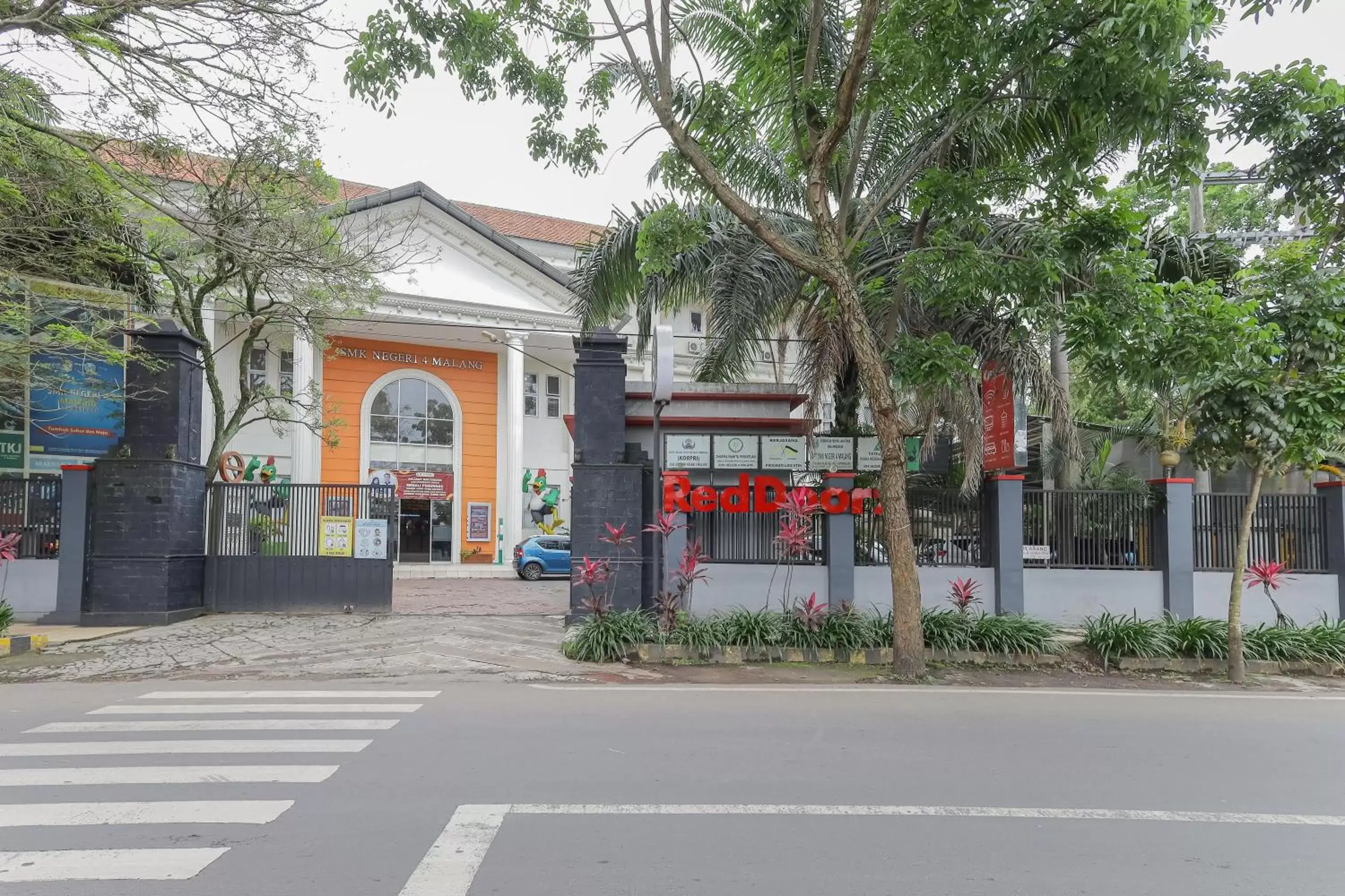 Property building in RedDoorz Syariah @ Klojen Malang Property building in RedDoorz Syariah @ Klojen Malang