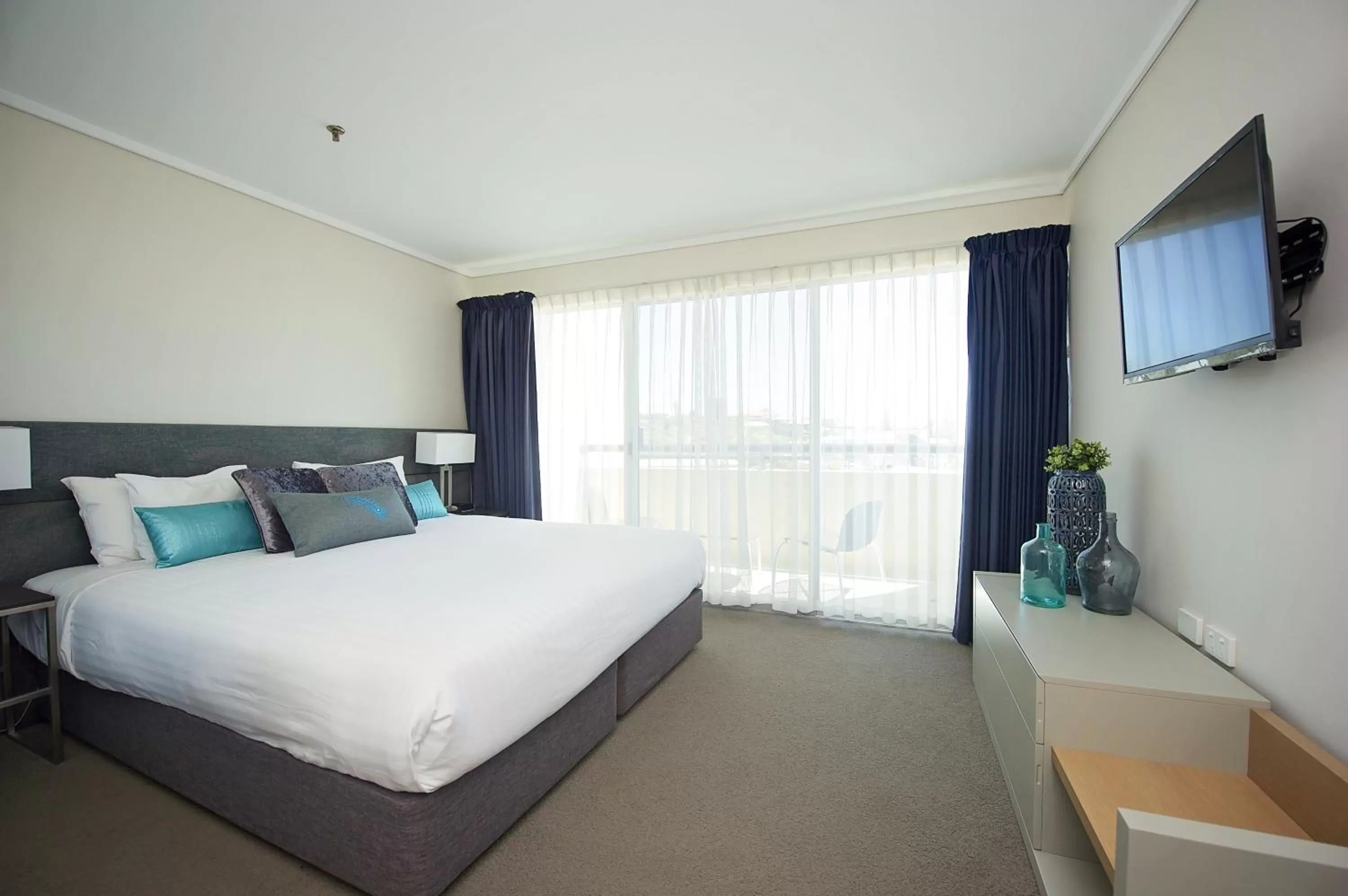 Balcony/Terrace, Bed in The Lord Forrest Hotel