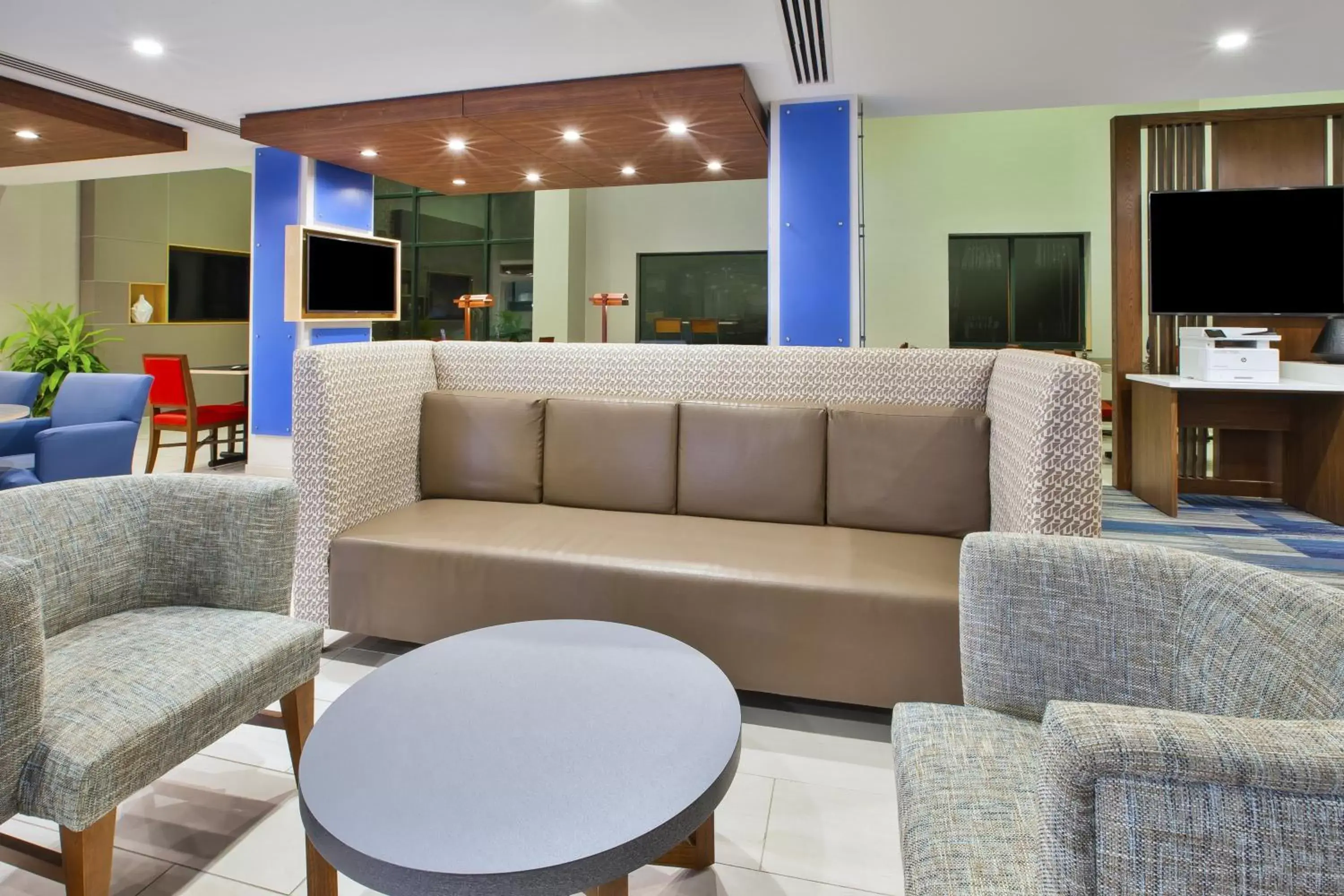 Property building, Seating Area in Holiday Inn Express Rochester-Victor, an IHG Hotel