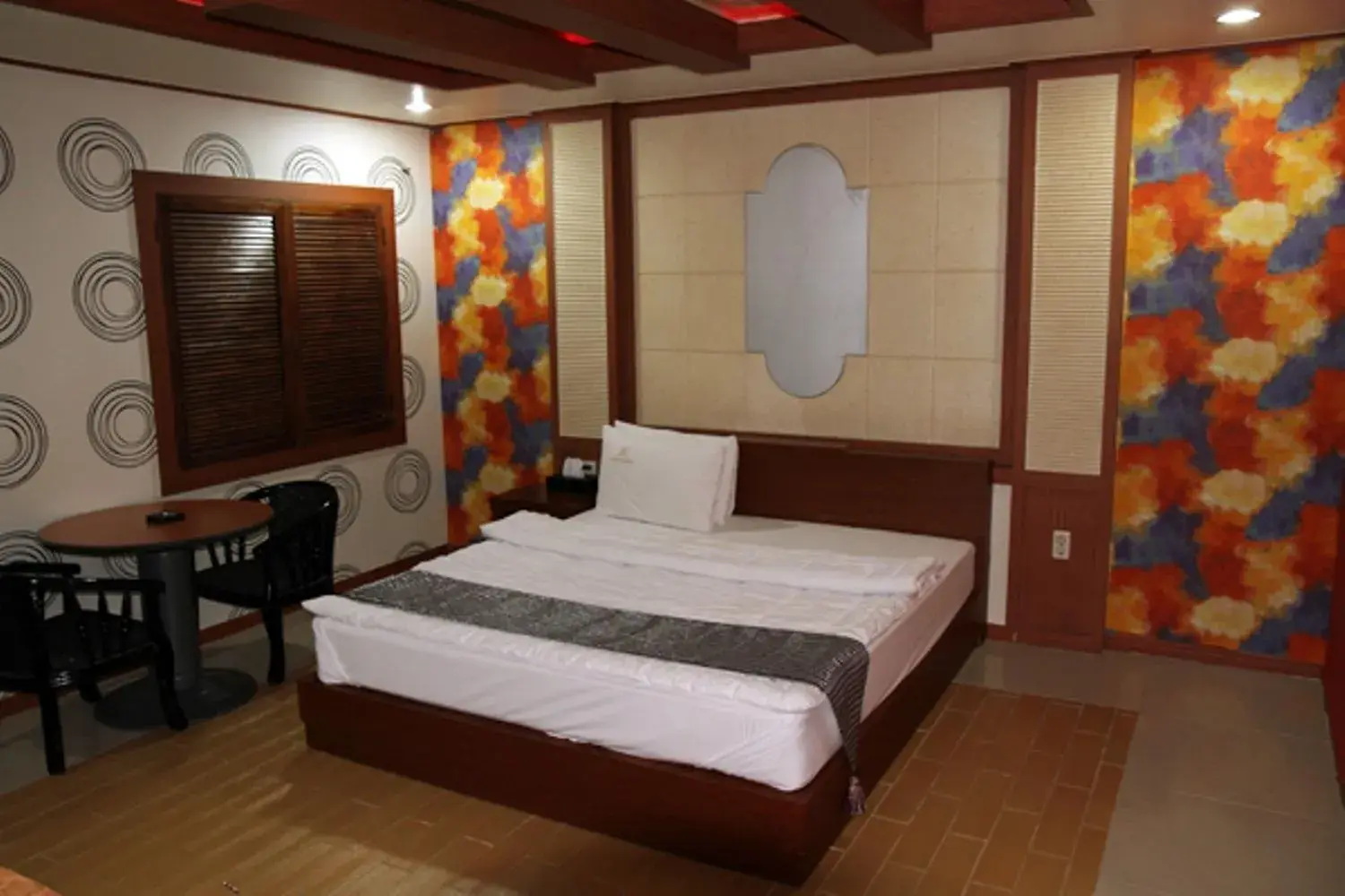 Photo of the whole room, Bed in Goryeo Hotel