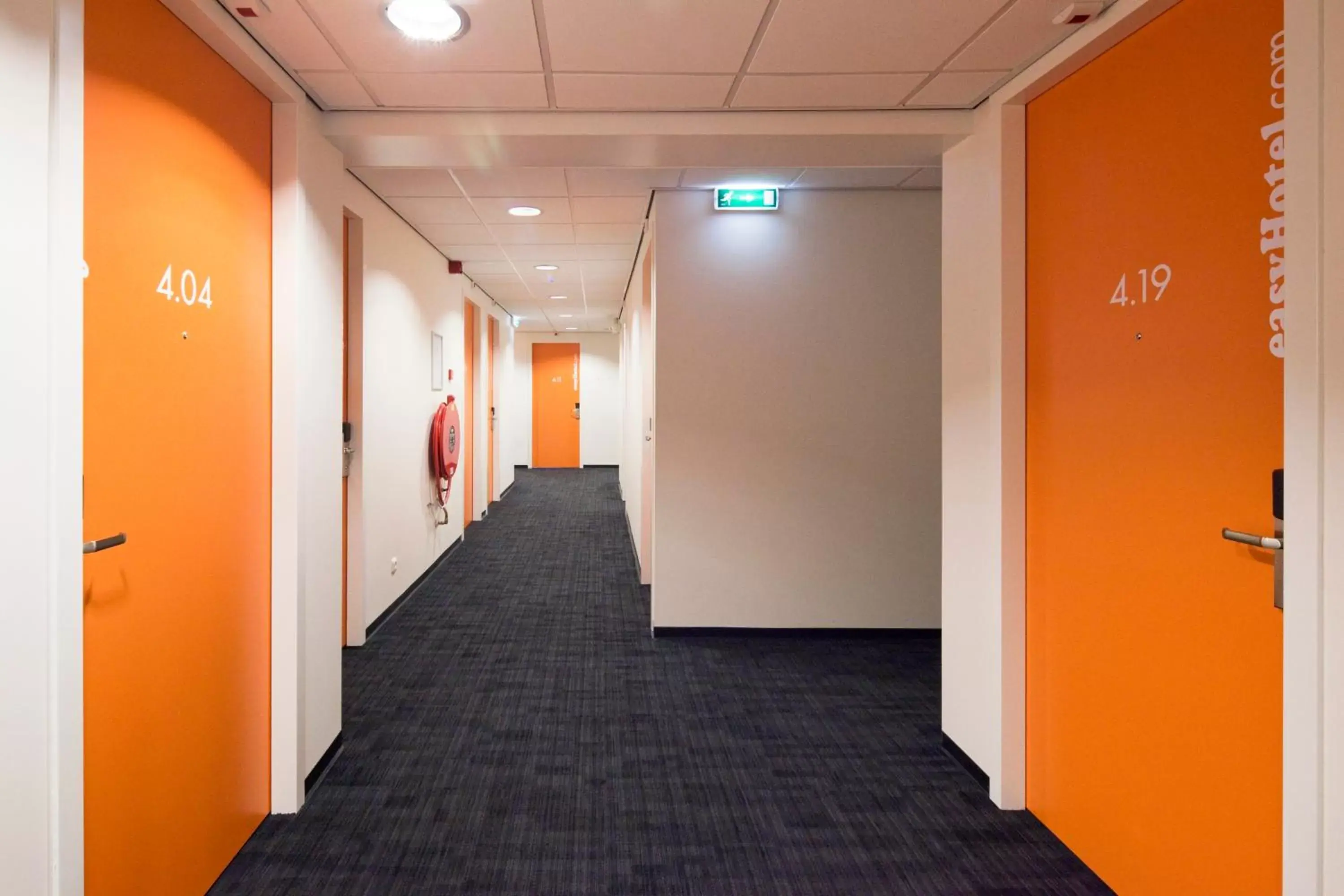 Photo of the whole room in easyHotel Amsterdam City Centre South