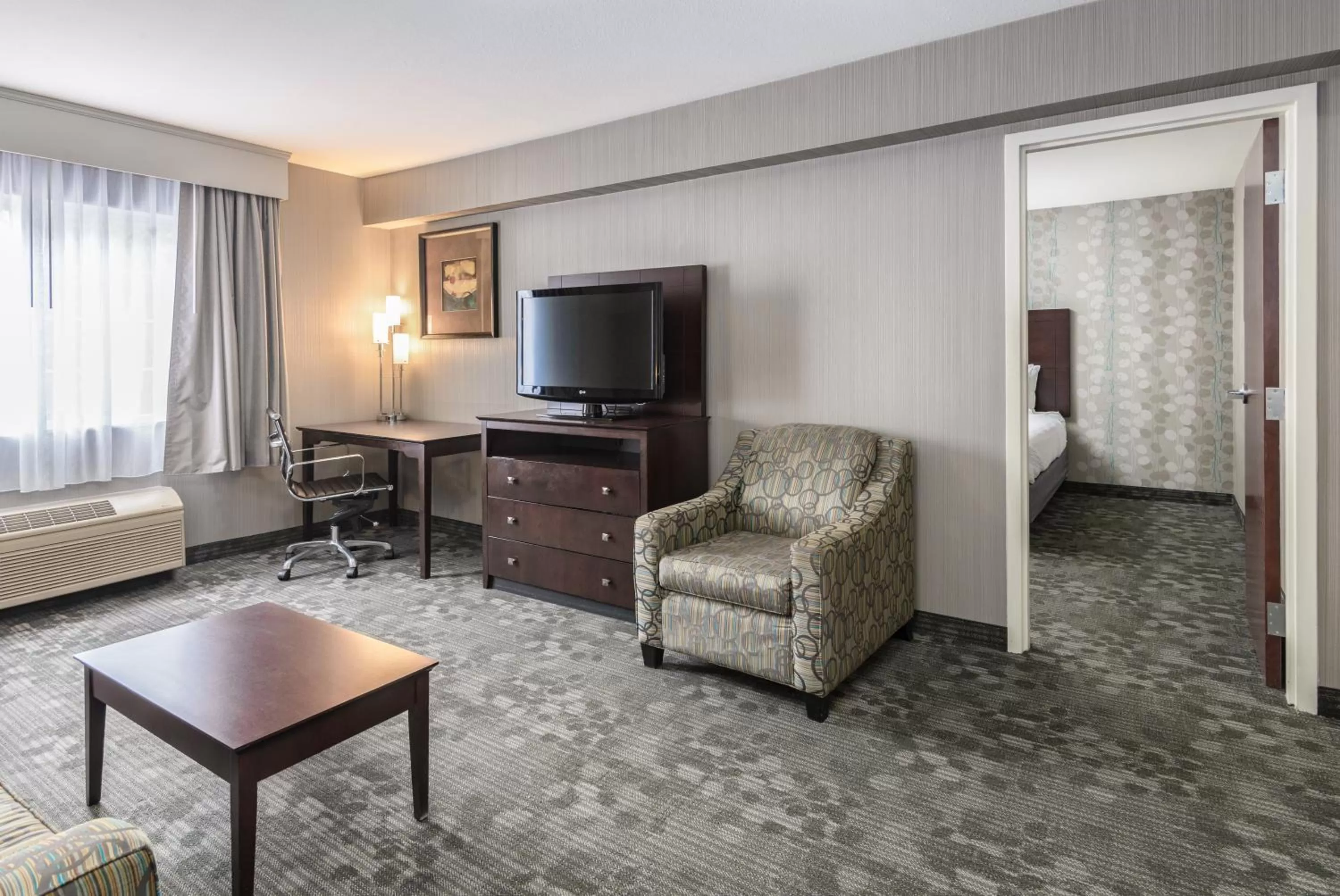 TV and multimedia in Best Western Concord Inn and Suites