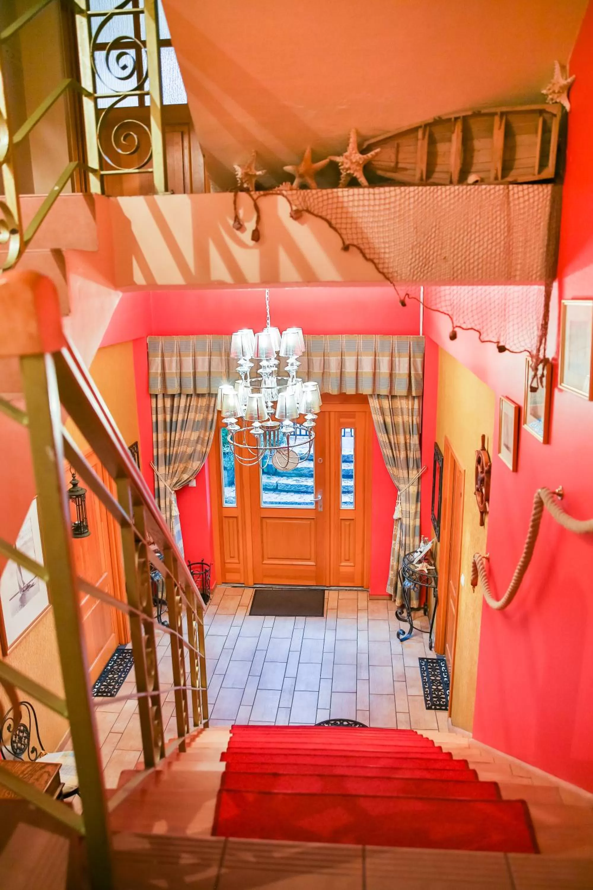 Property building in Willa 4 Pory Roku & Uznam