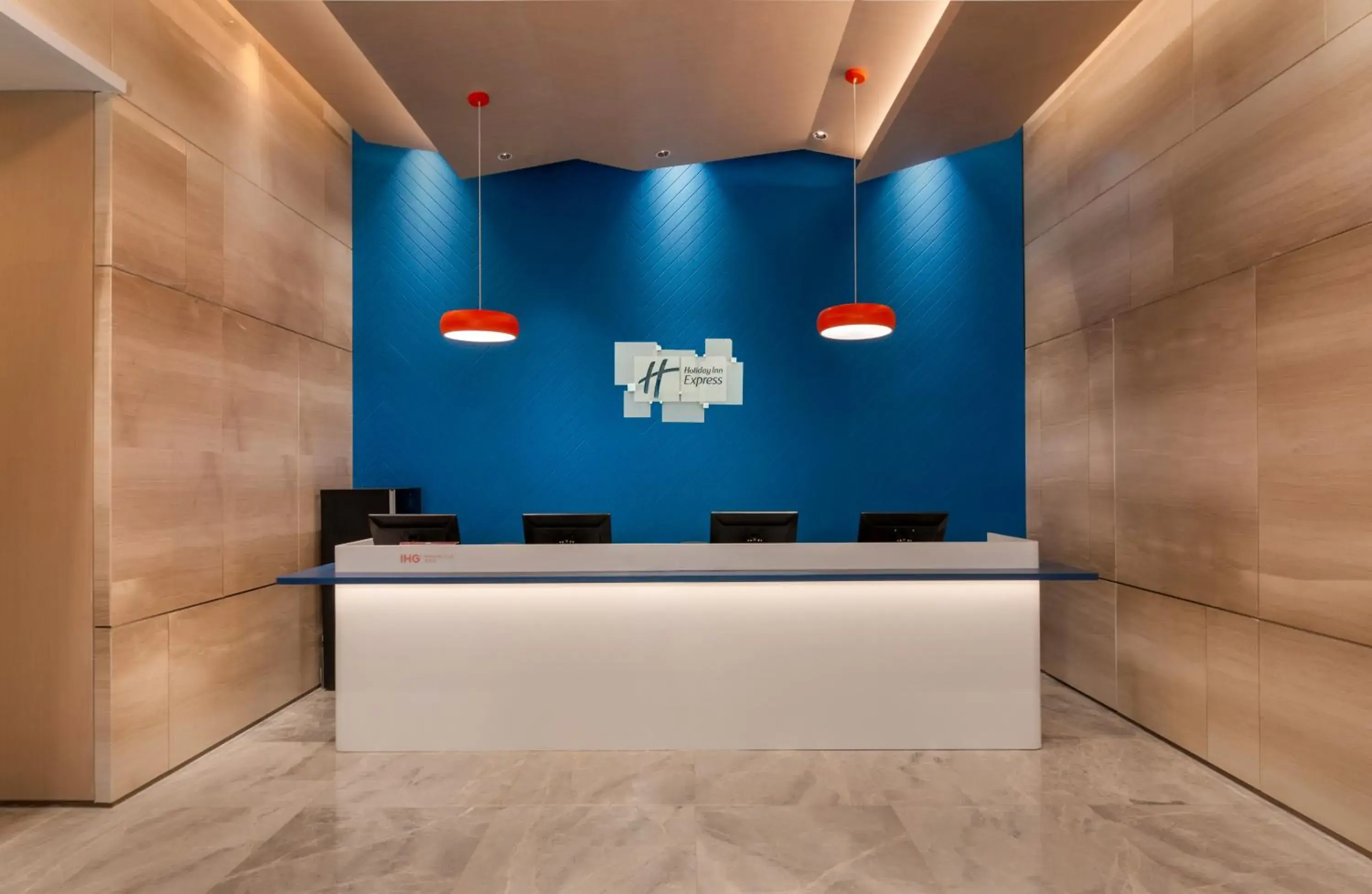 Staff, Lobby/Reception in Holiday Inn Express Linyi North New District, an IHG Hotel