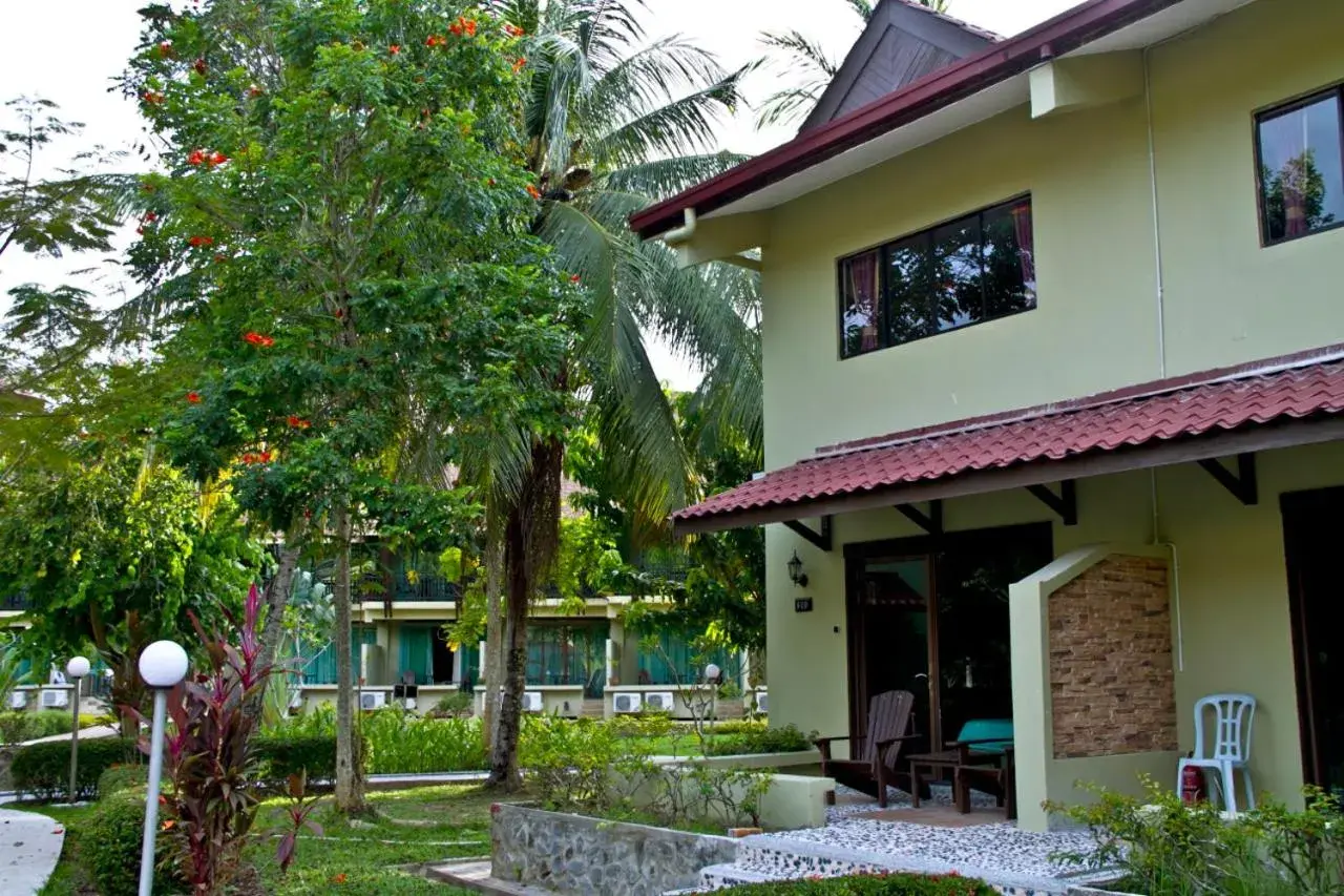 Facade/entrance, Property Building in Beringgis Beach Resort & Spa