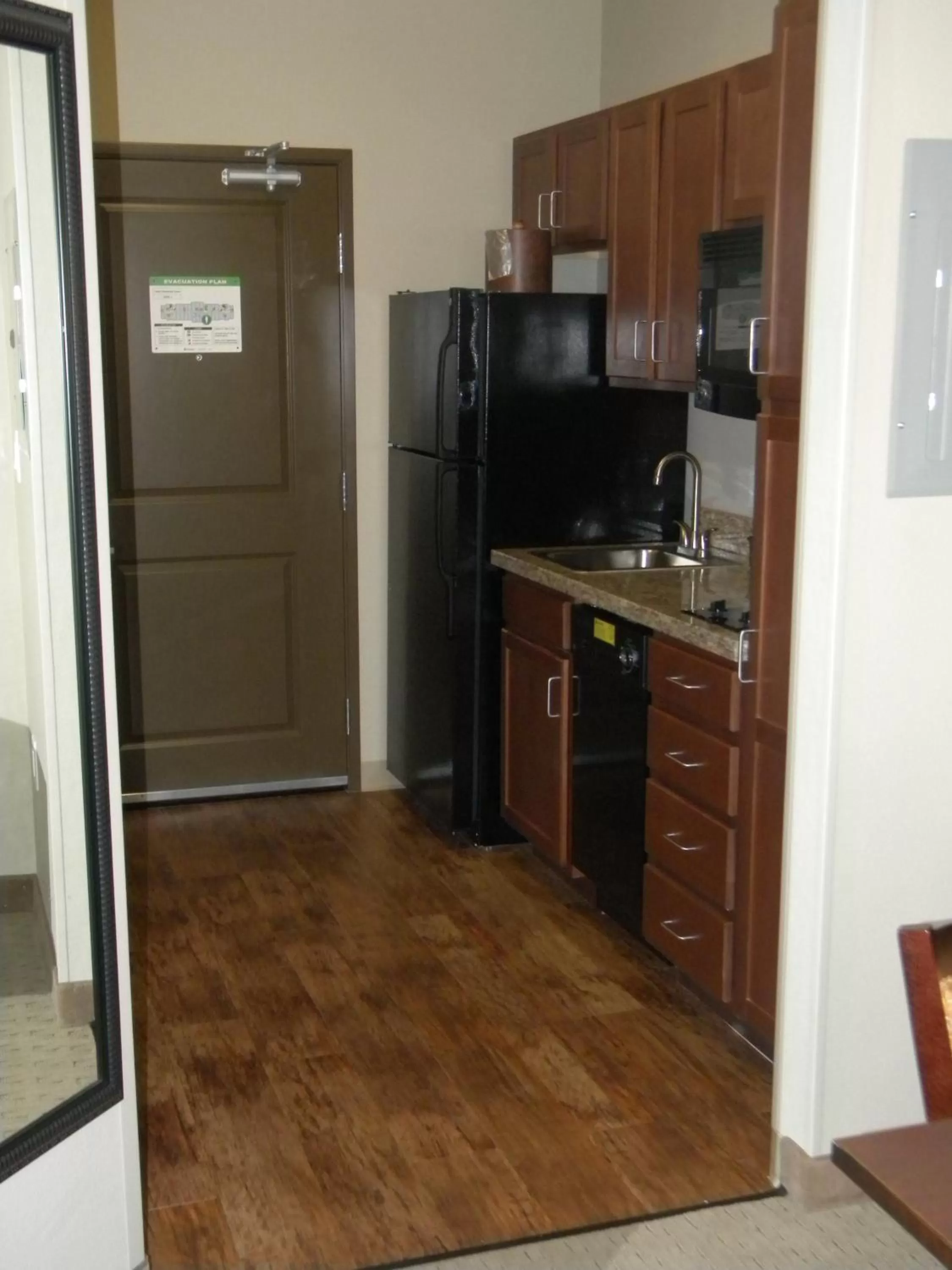 Kitchen or kitchenette in Teddy's Residential Suites Watford City
