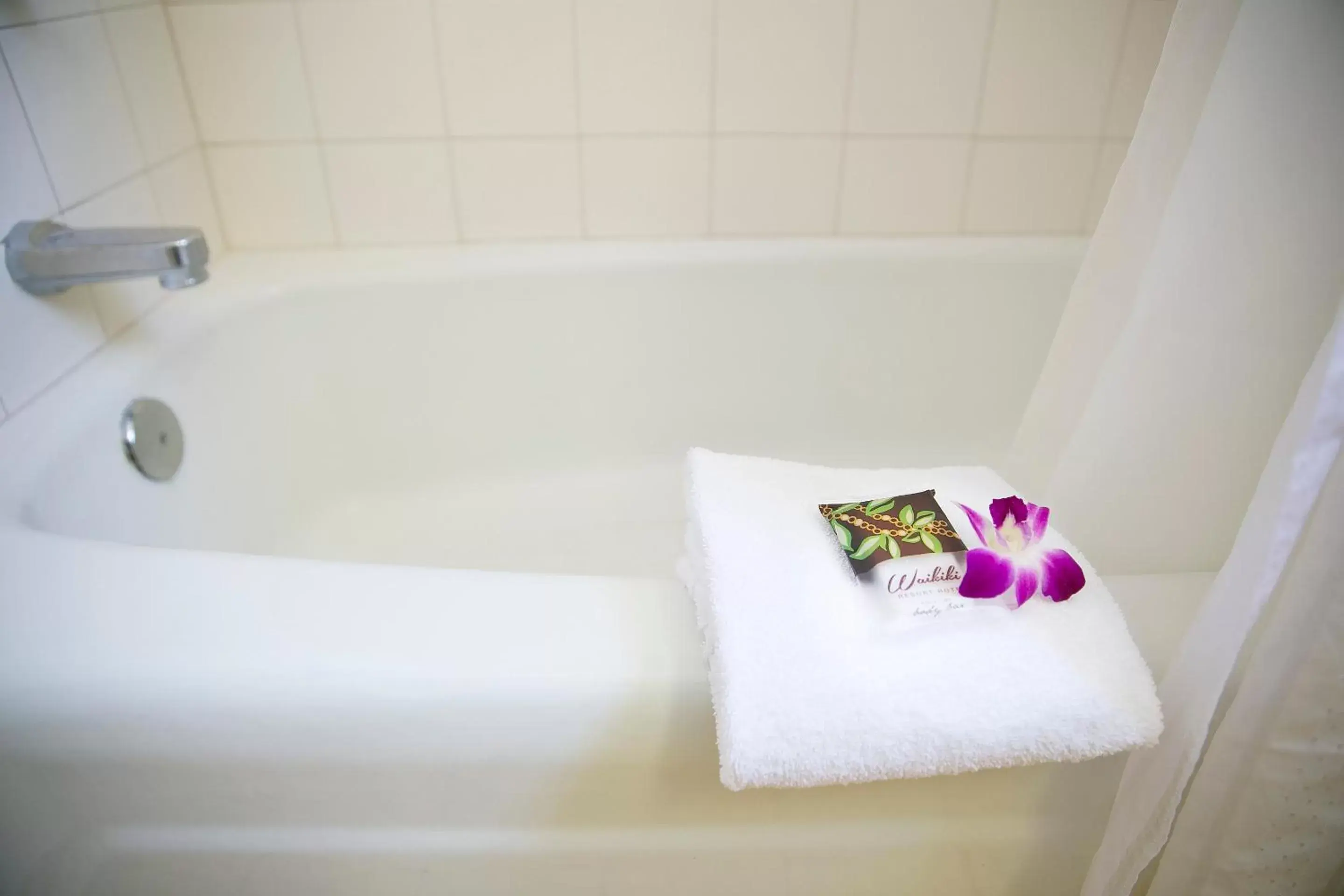 Shower, Bathroom in Waikiki Resort Hotel