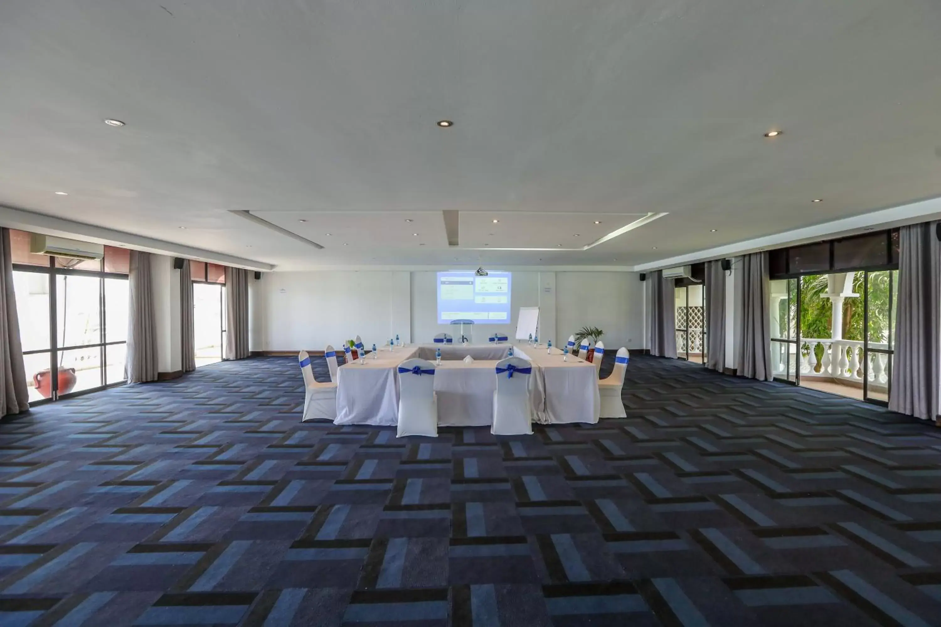 Meeting/conference room in CityBlue Creekside Hotel & Suites