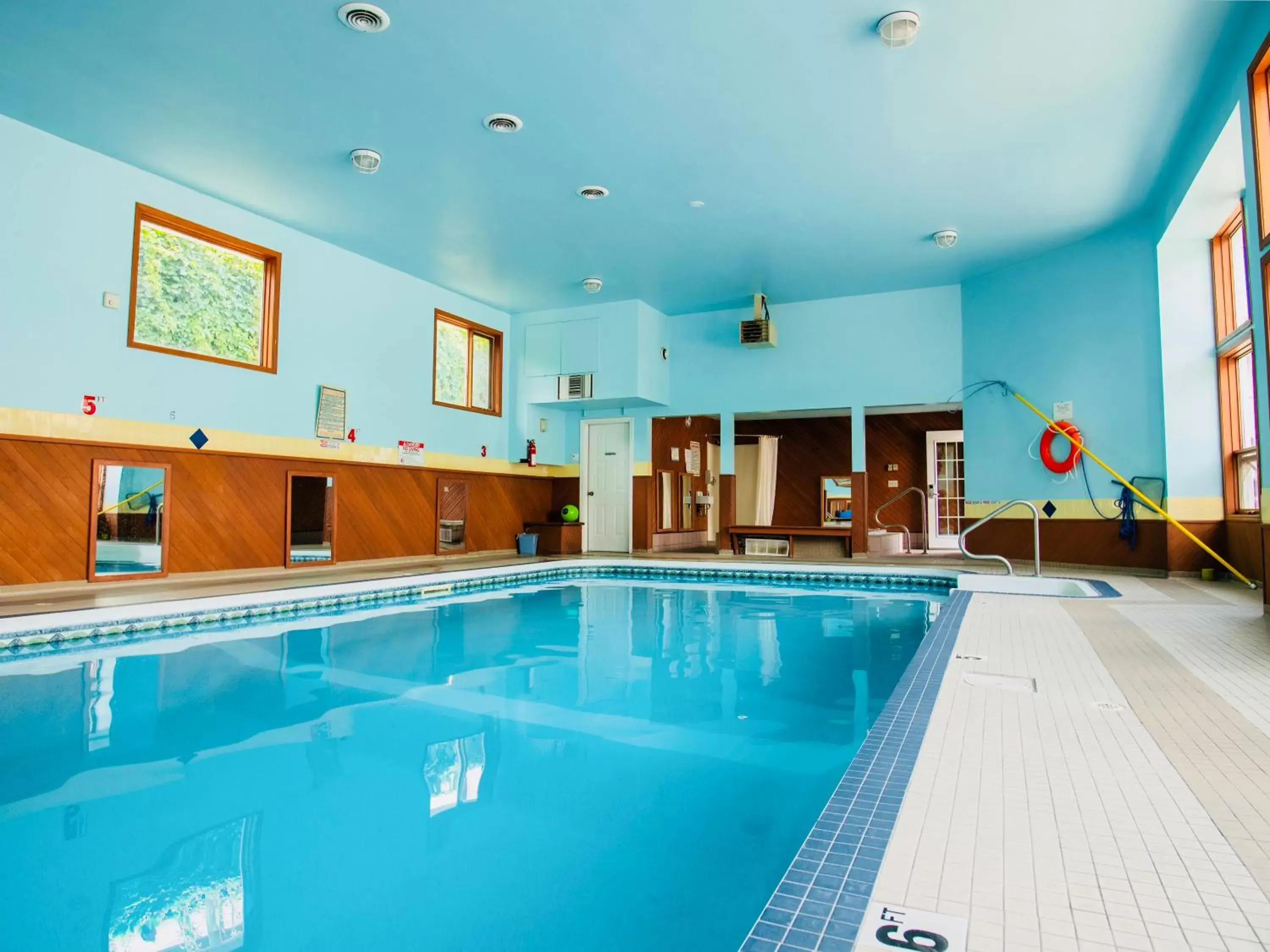 Swimming Pool in Kings Motor Inn