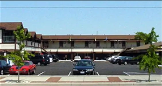 Facade/entrance, Property Building in Arlington Inn