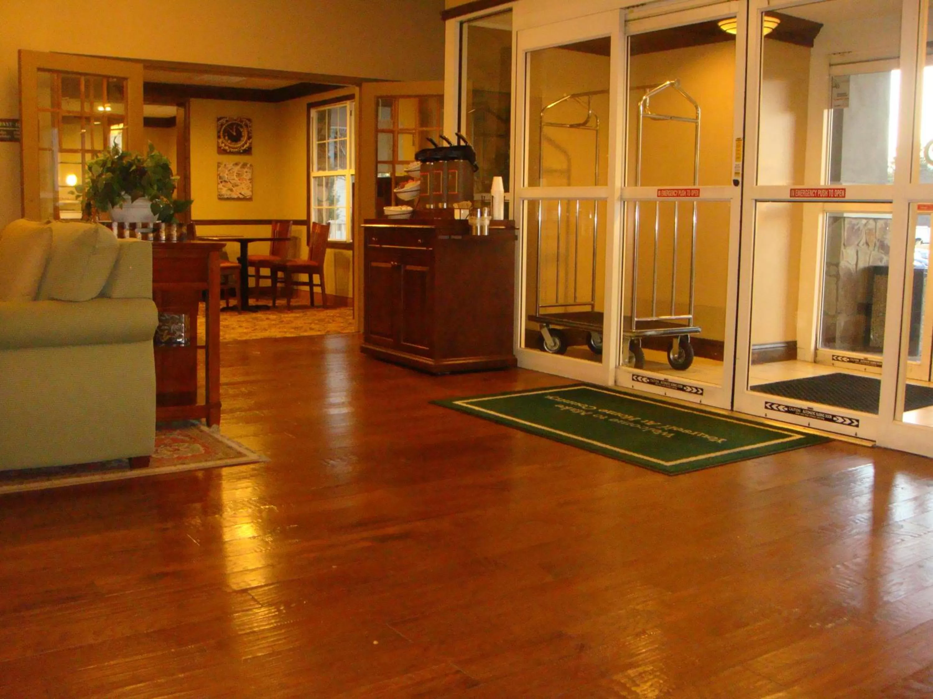 Library in Country Inn & Suites by Radisson, Norcross, GA