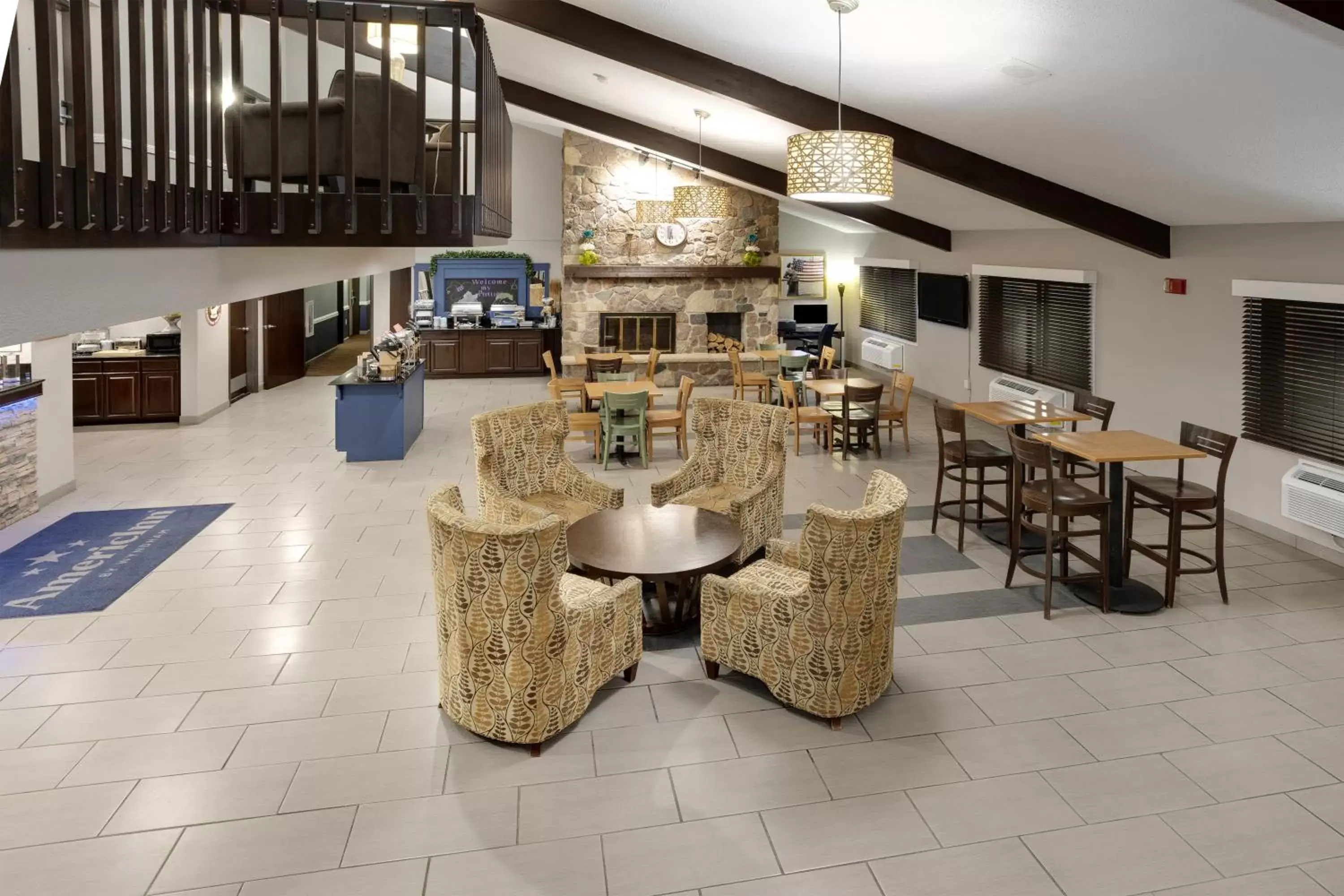 Lobby or reception, Lounge/Bar in AmericInn by Wyndham Plover Stevens Point