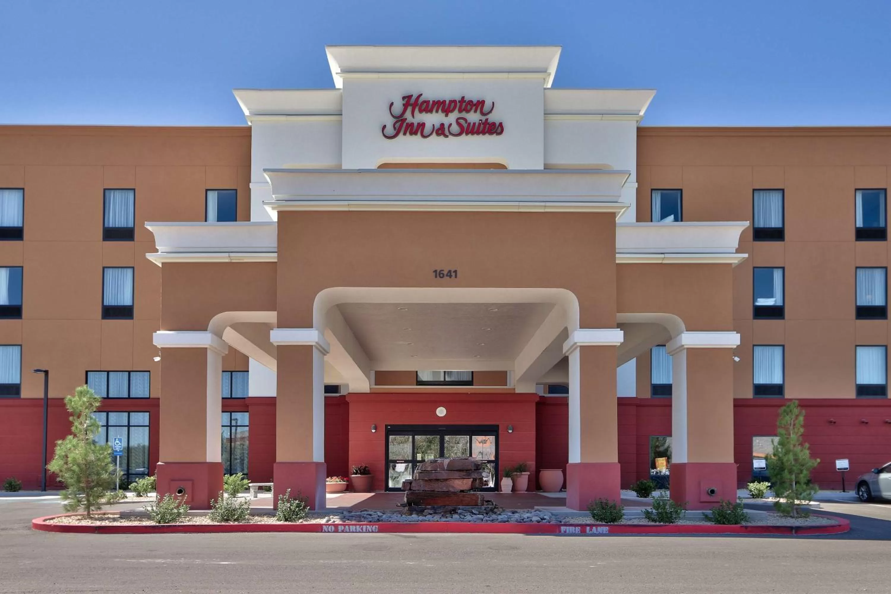 Property building in Hampton Inn & Suites Las Cruces I-10, Nm