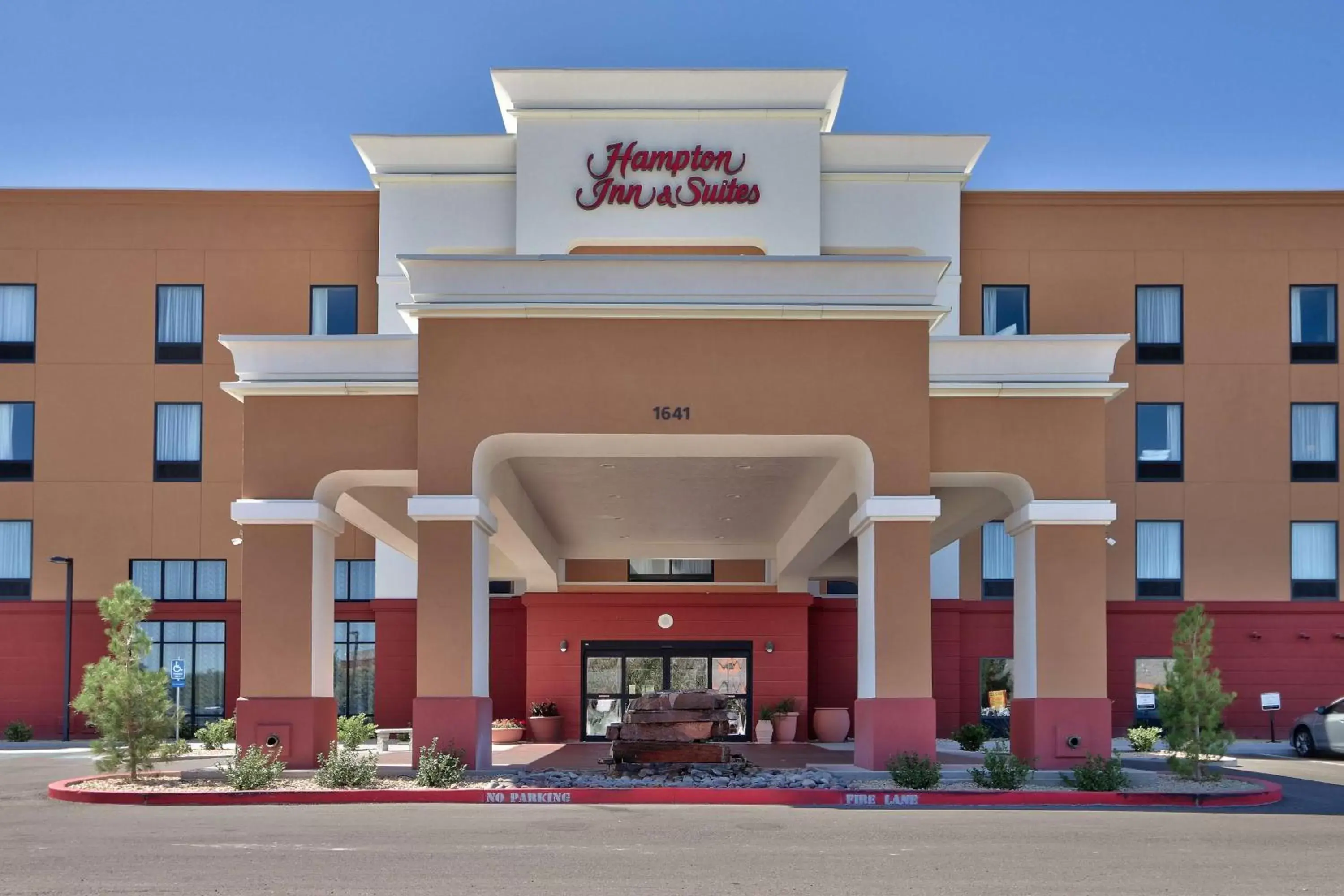 Property building in Hampton Inn & Suites Las Cruces I-10, Nm Property building in Hampton Inn & Suites Las Cruces I-10, Nm