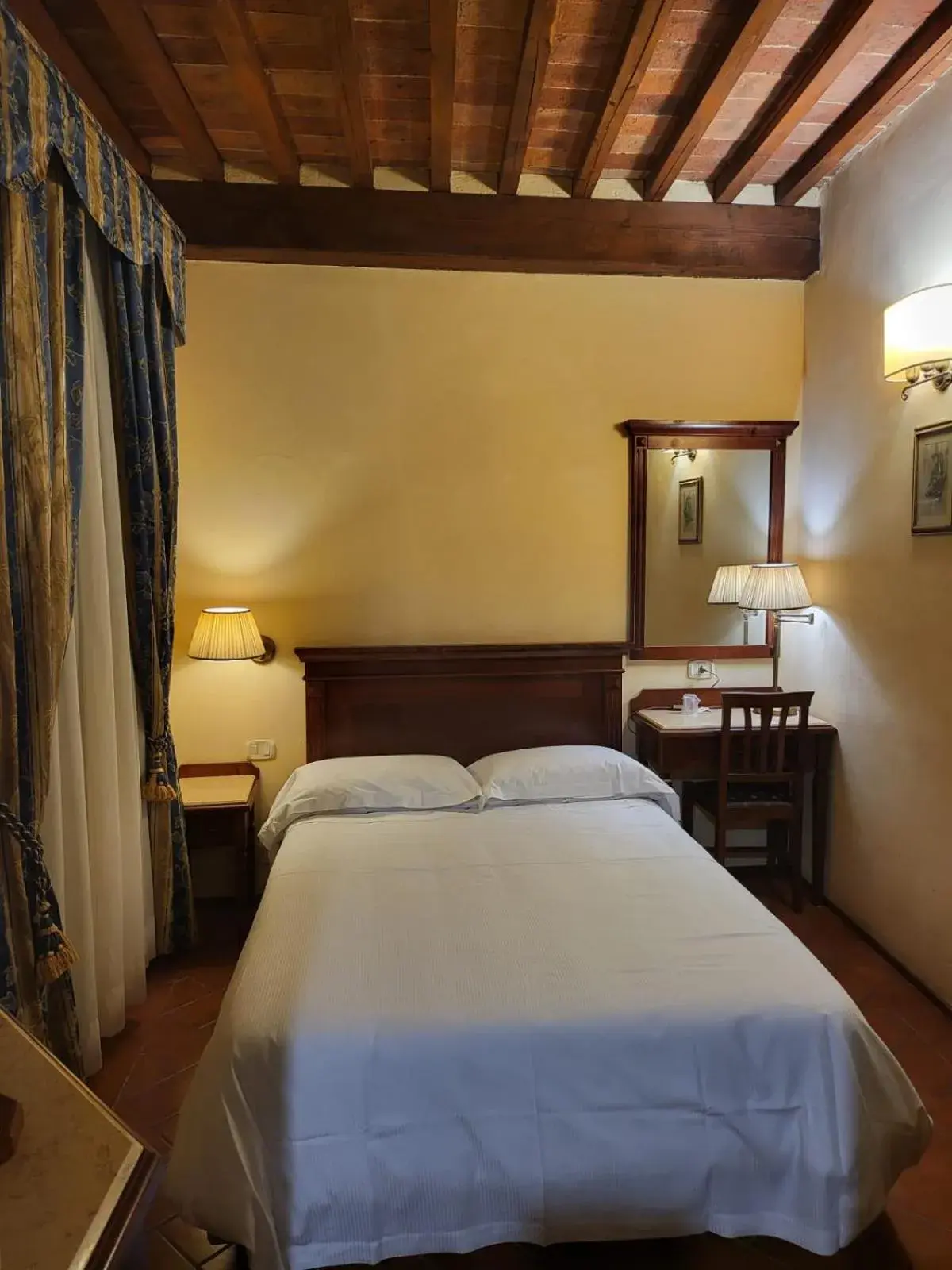 Bedroom, Bed in Hotel Logge Dei Mercanti