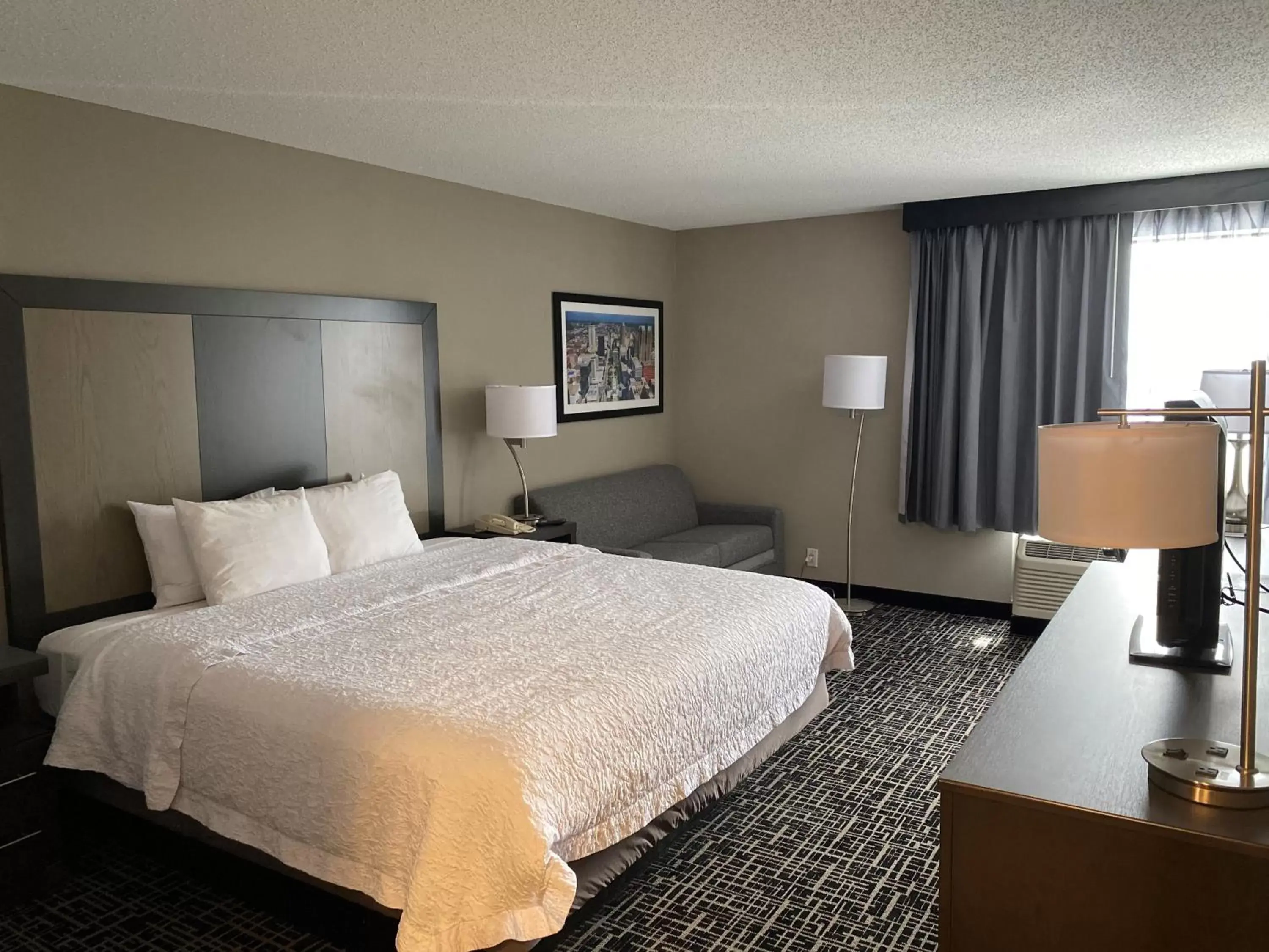 Bed in La Quinta Inn & Suites by Wyndham St Louis Route 66