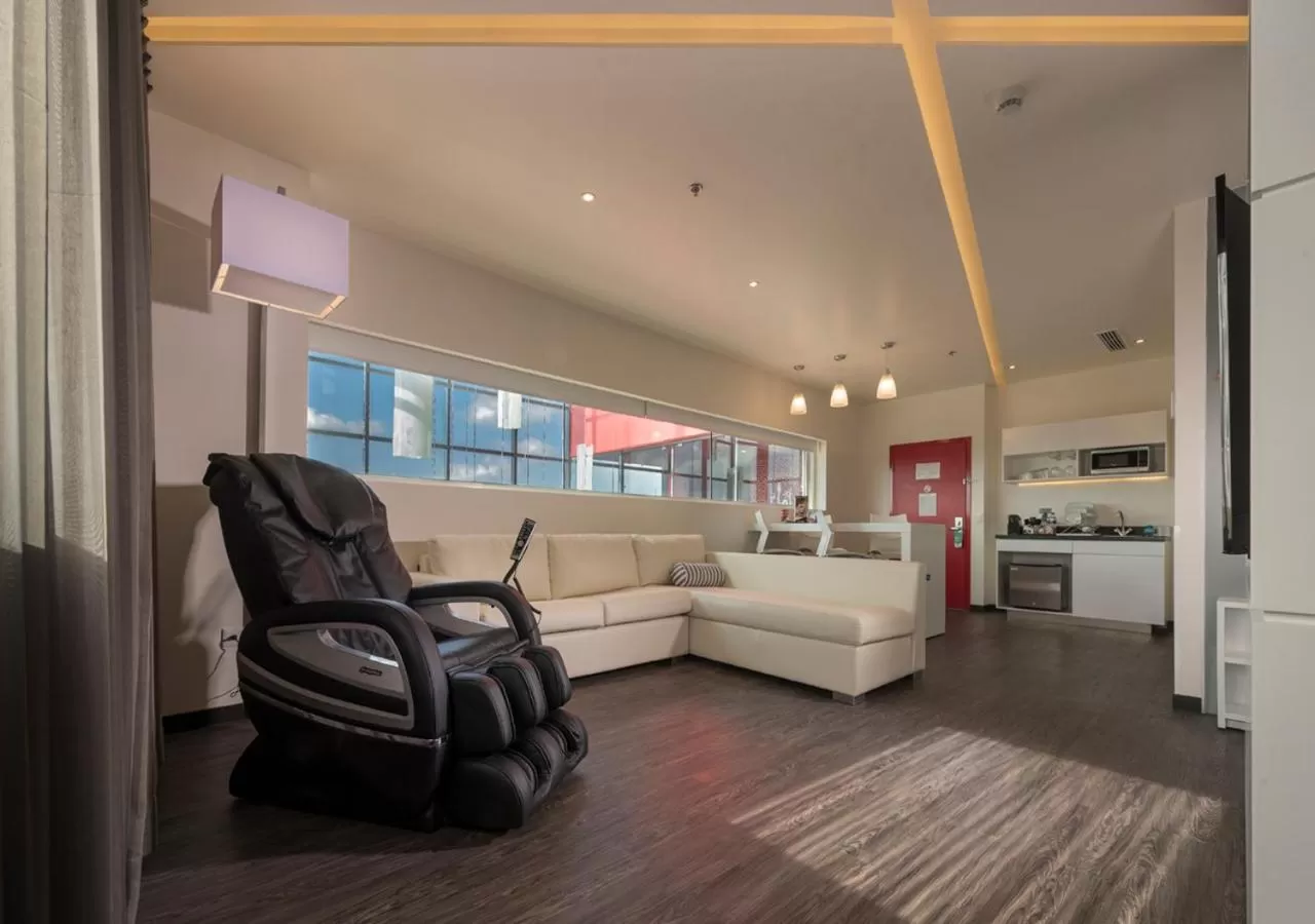 Living room in Ramada Encore by Wyndham San Luis Potosi