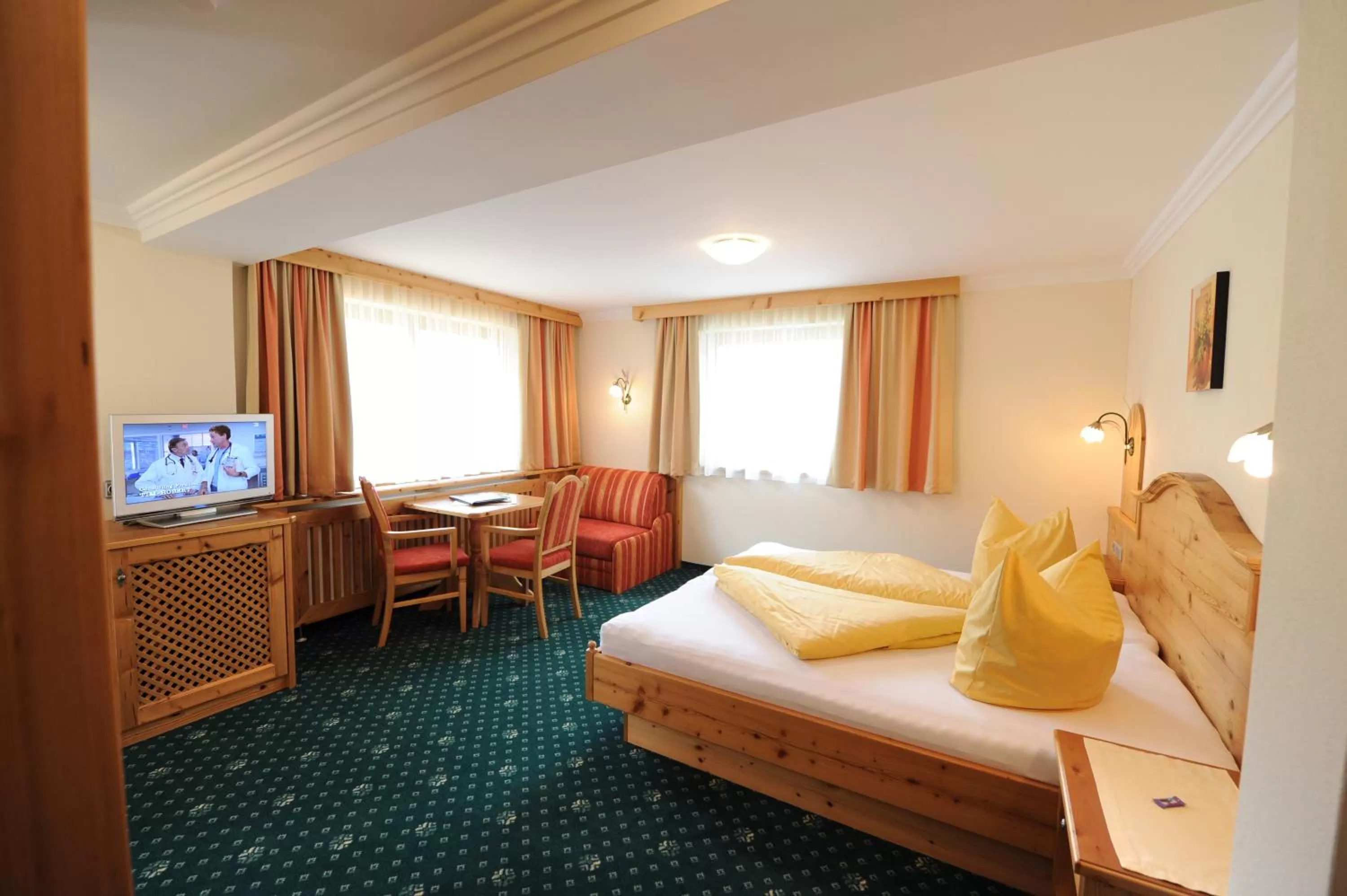 Photo of the whole room, Bed in Hotel Garni Landhaus Platzer