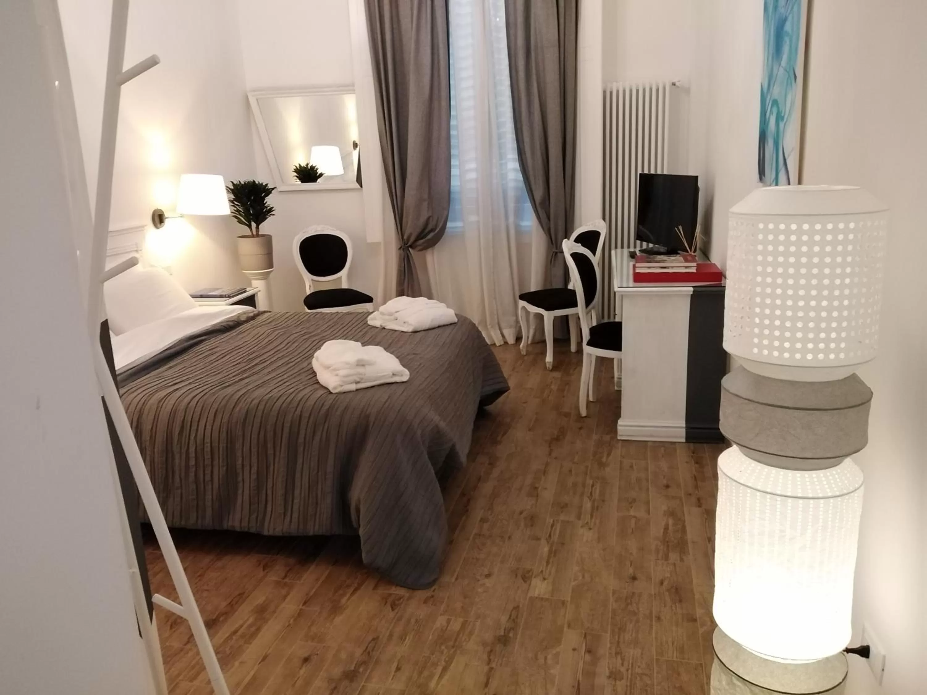 Photo of the whole room, Bed in In San Frediano B&B