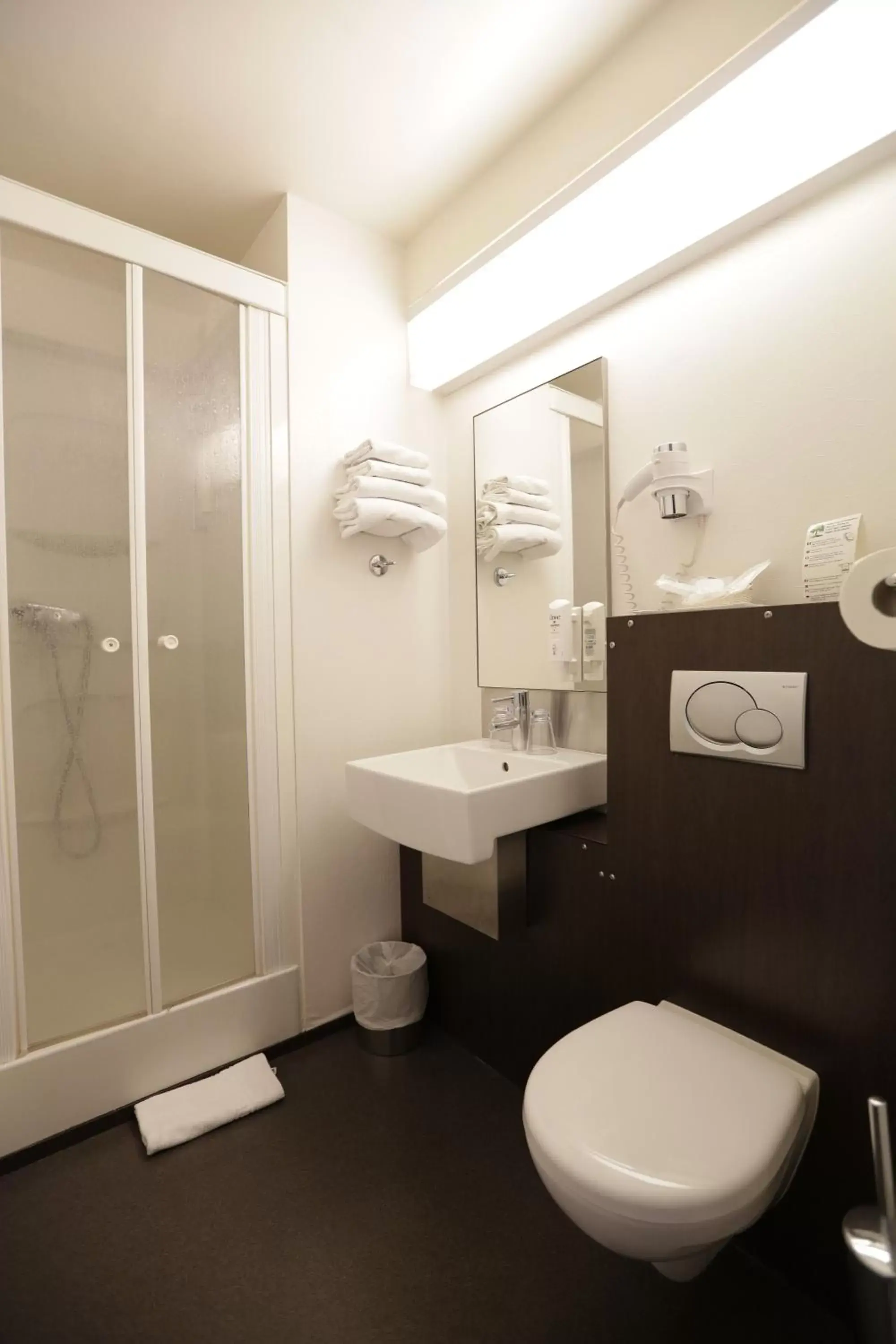 Bathroom in Hôtel Au Petit Caporal