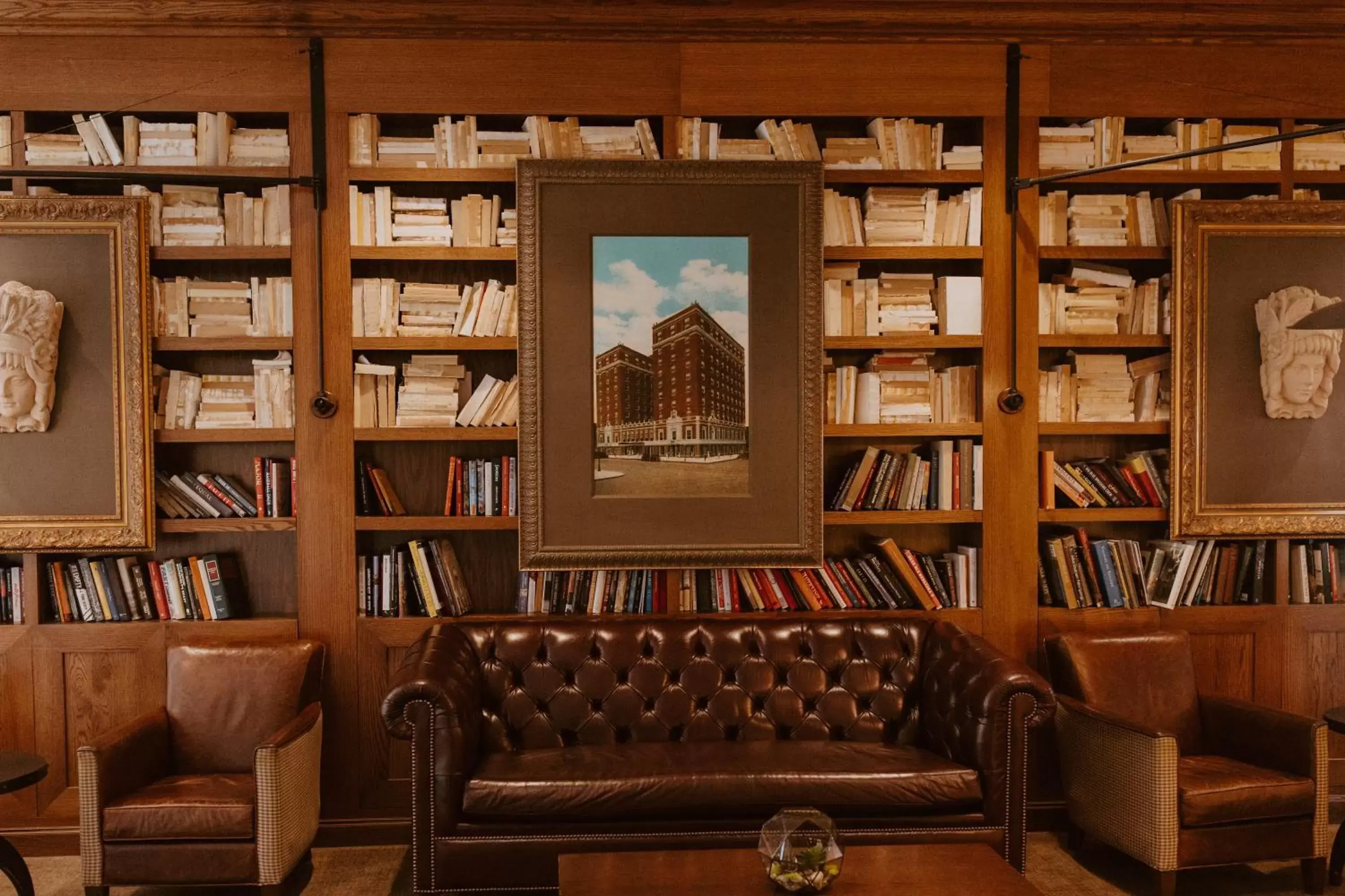 Library in The Lincoln Marriott Cornhusker Hotel