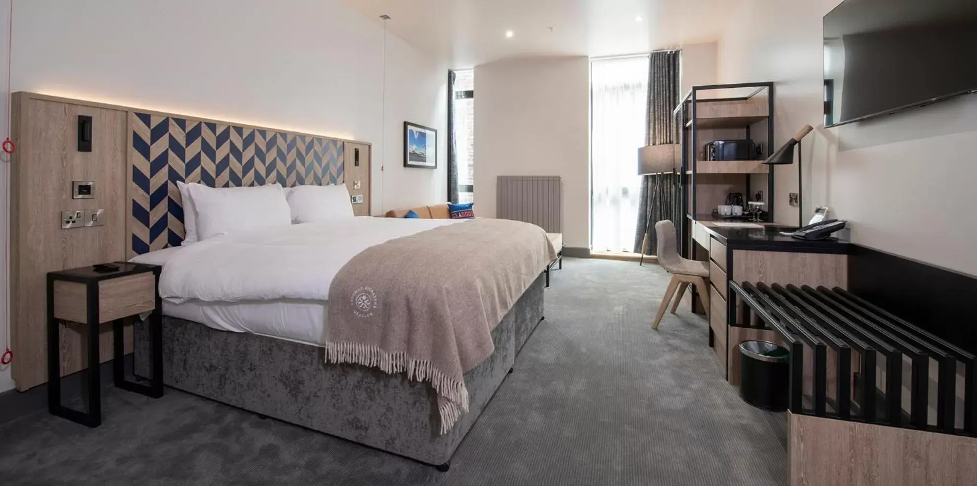 Bedroom, Bed in Sandman Signature Glasgow Hotel