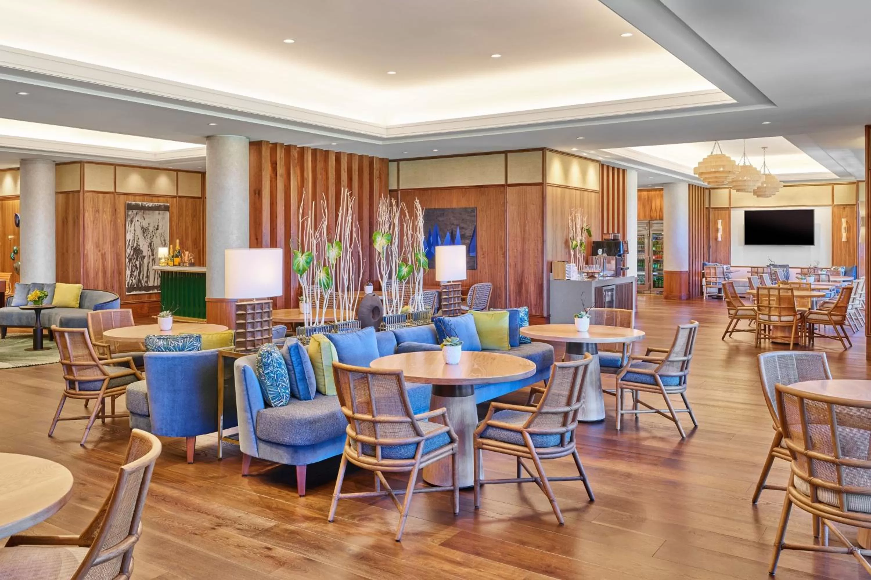 Lounge or bar in The Ritz-Carlton Maui, Kapalua