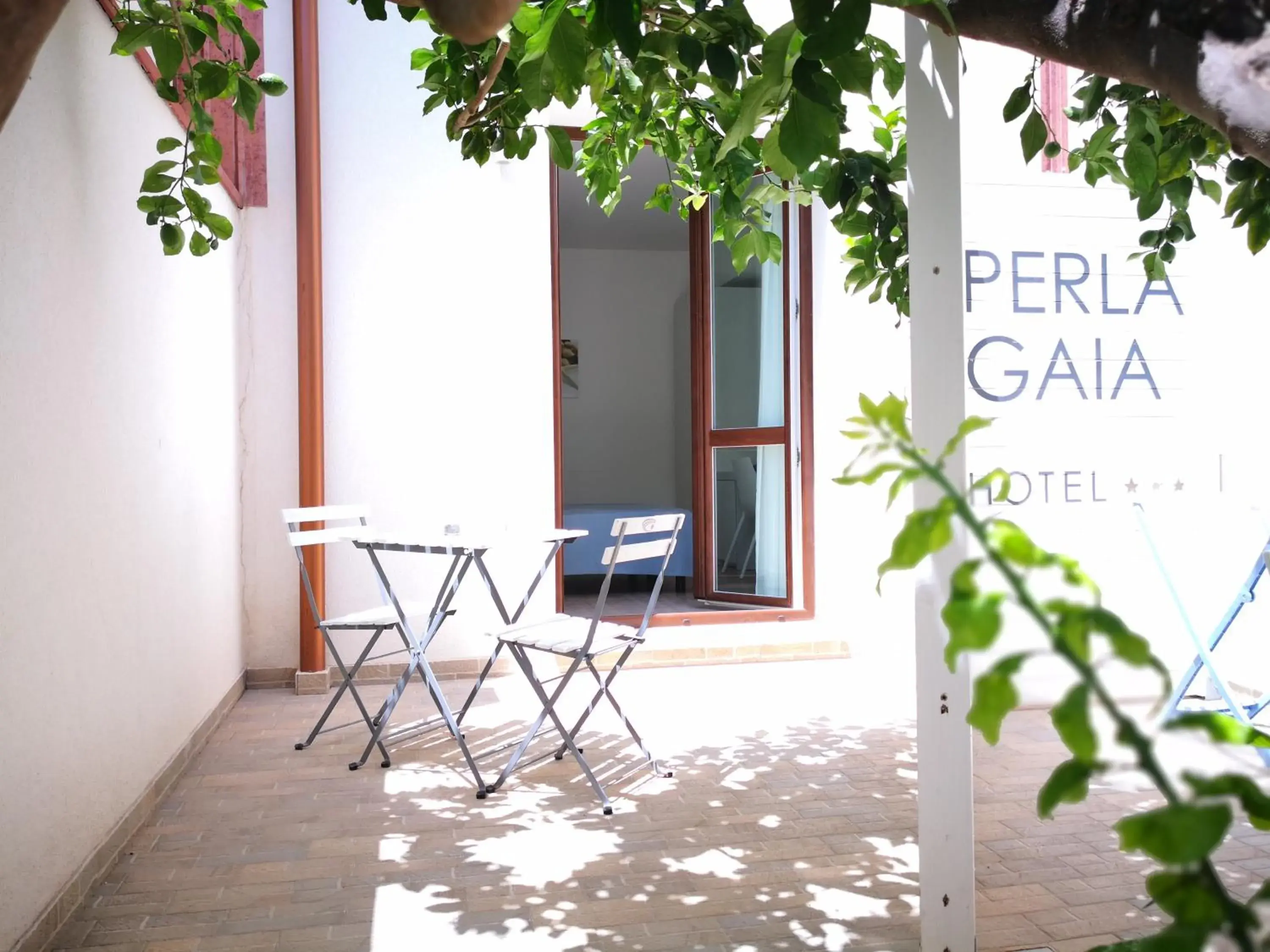 Patio in Hotel Perla Gaia