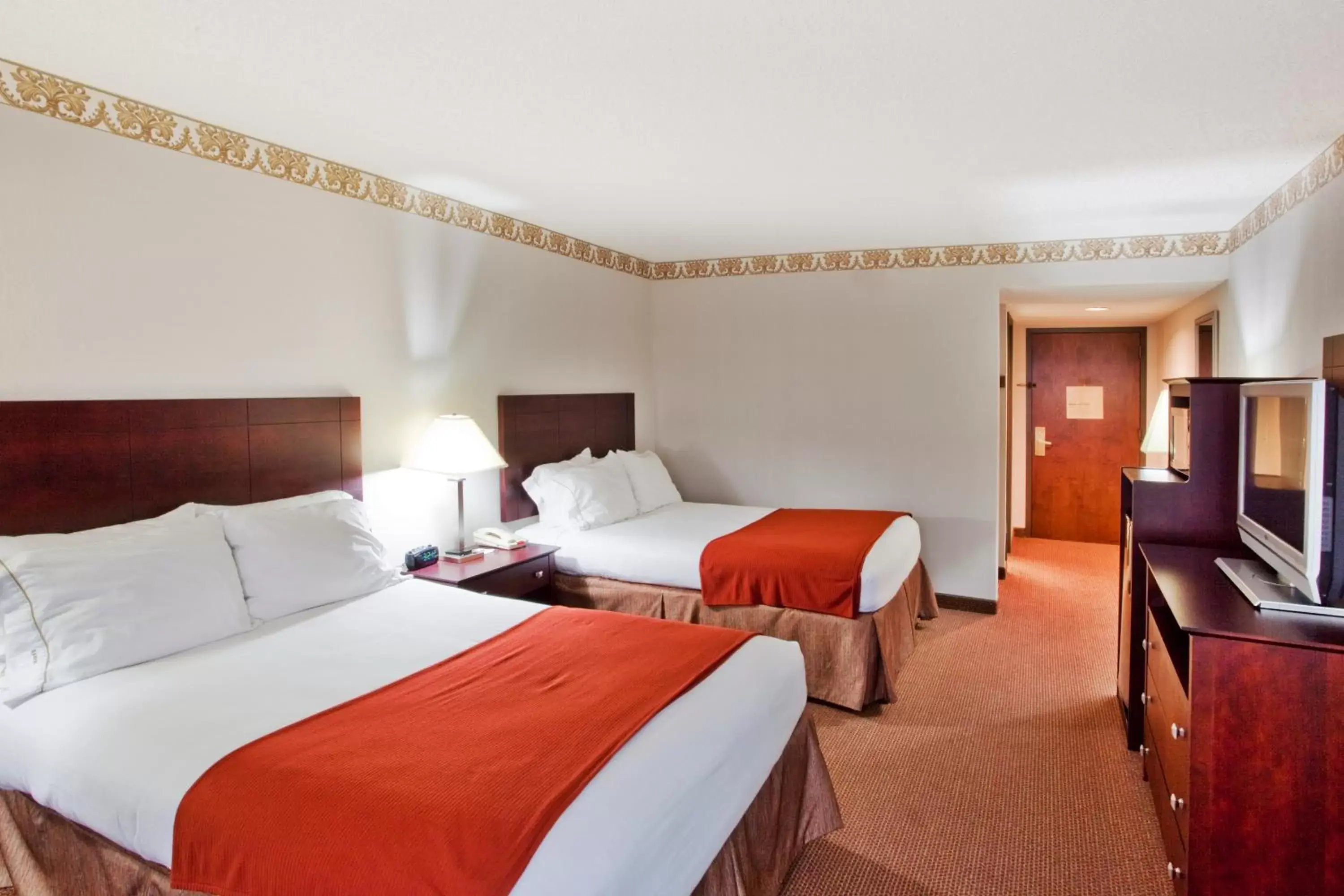 Bed in Holiday Inn Express Atlanta W (I-20) Douglasville, an IHG Hotel