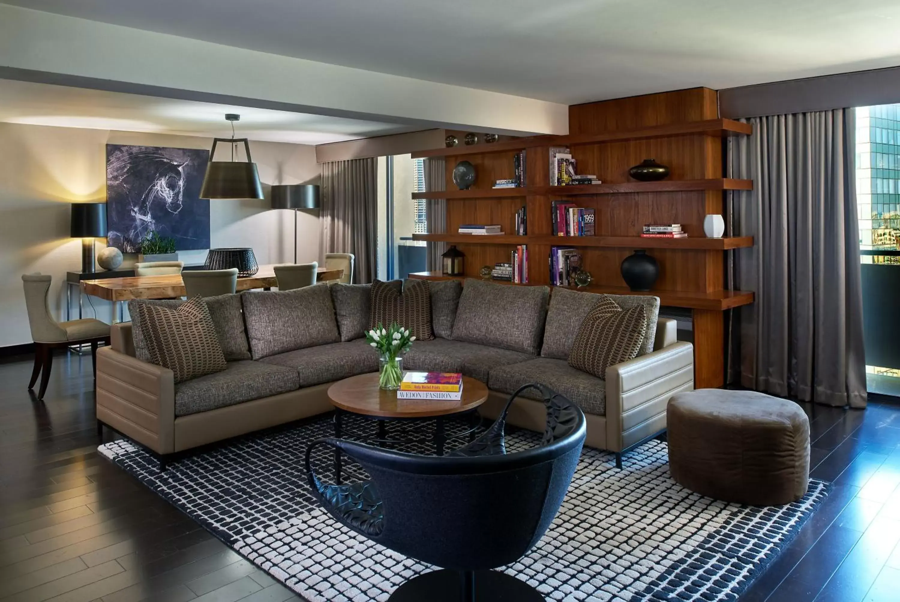 Living room, Seating Area in Revere Hotel Boston Common