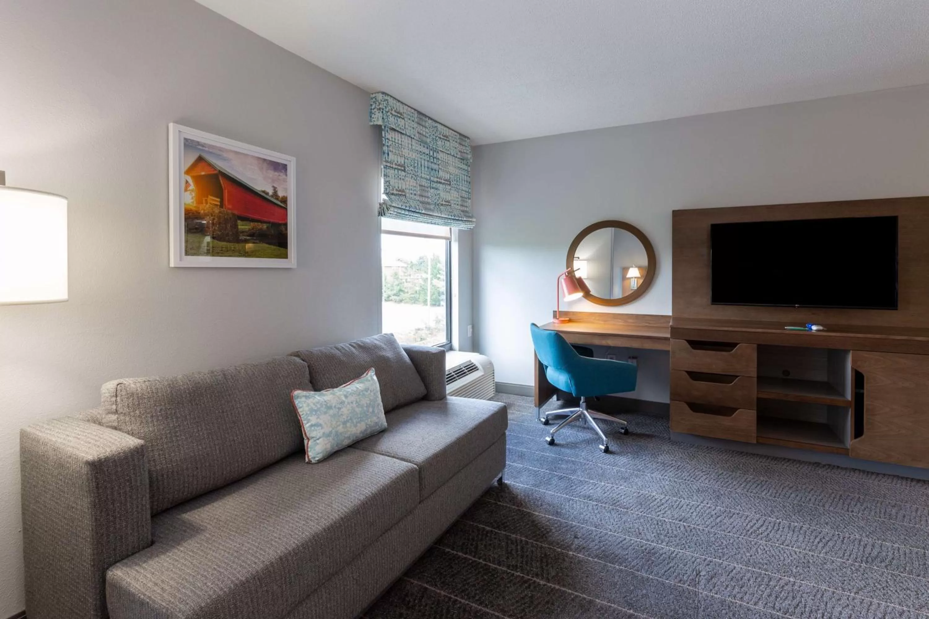 Bedroom in Hampton Inn Christiansburg/Blacksburg