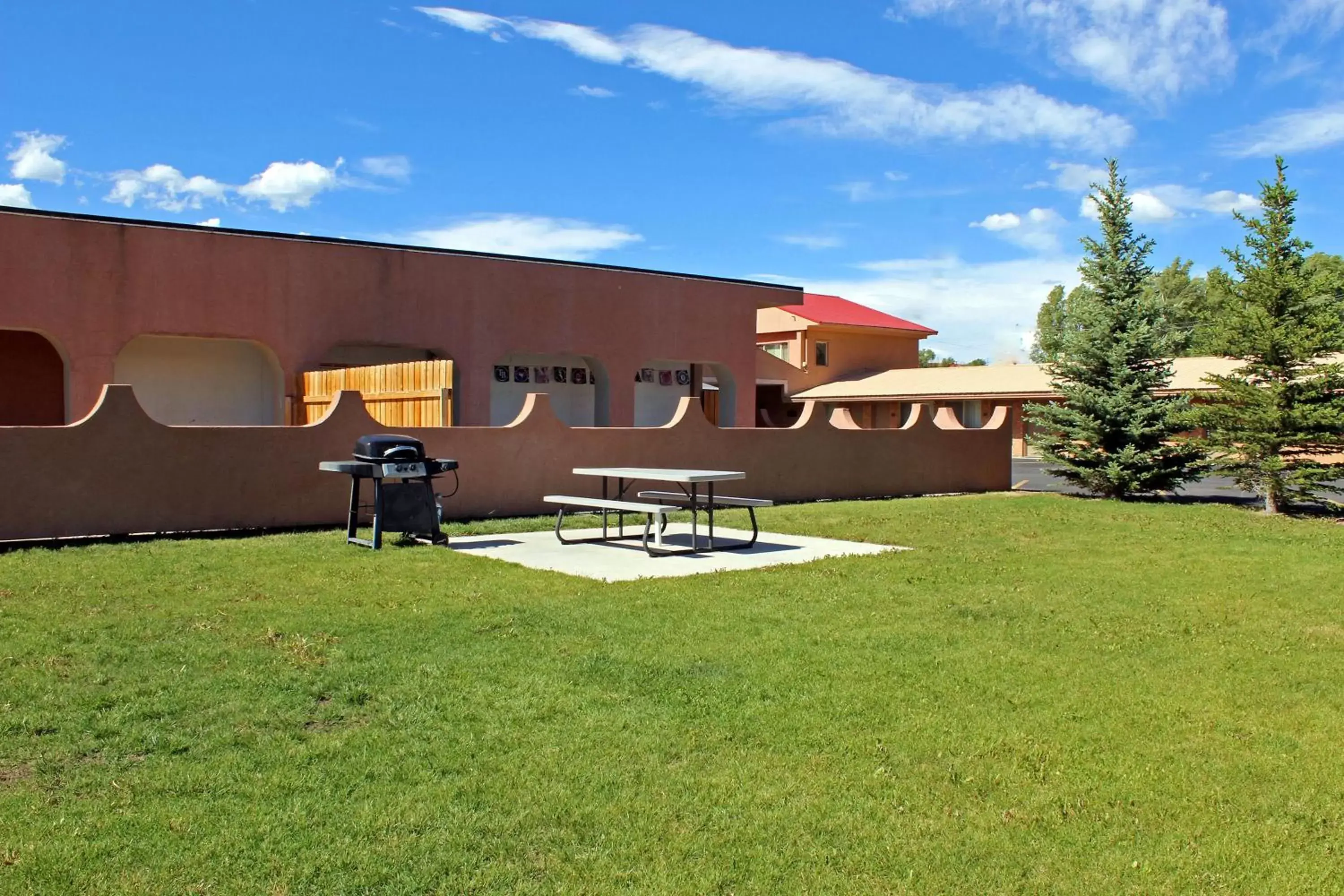 Garden, Property Building in Rodeway Inn Gunnison