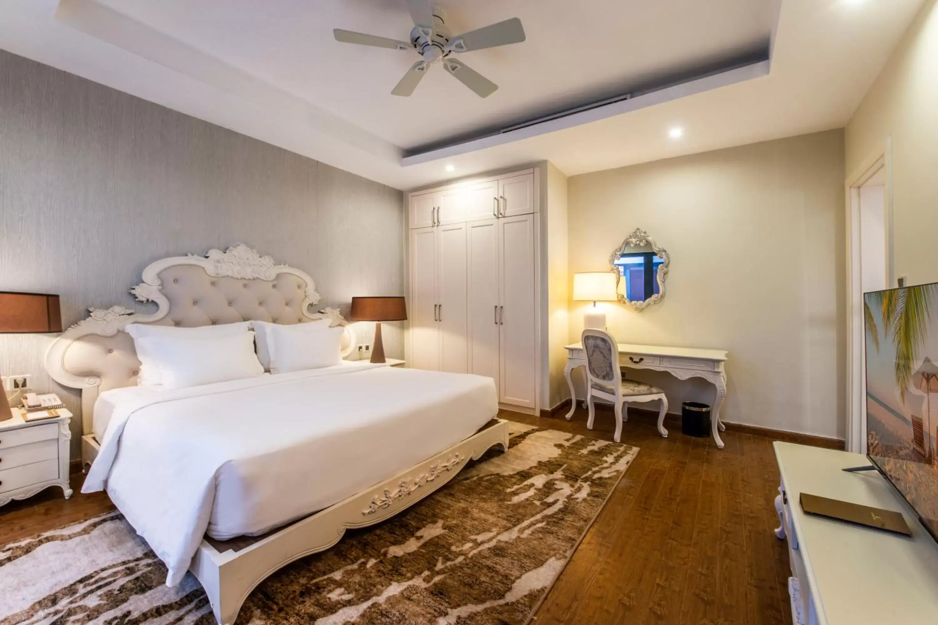 Bed in Vinpearl Resort & Spa Nha Trang Bay