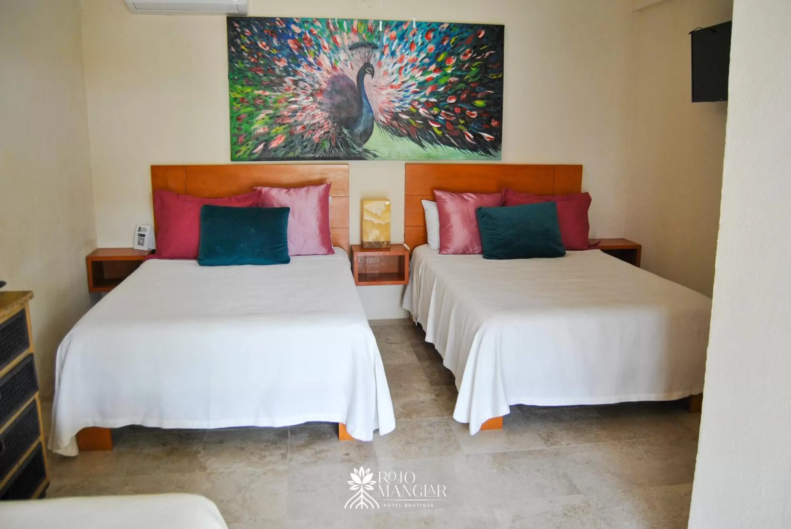 Photo of the whole room, Bed in Rojo Manglar Acapulco