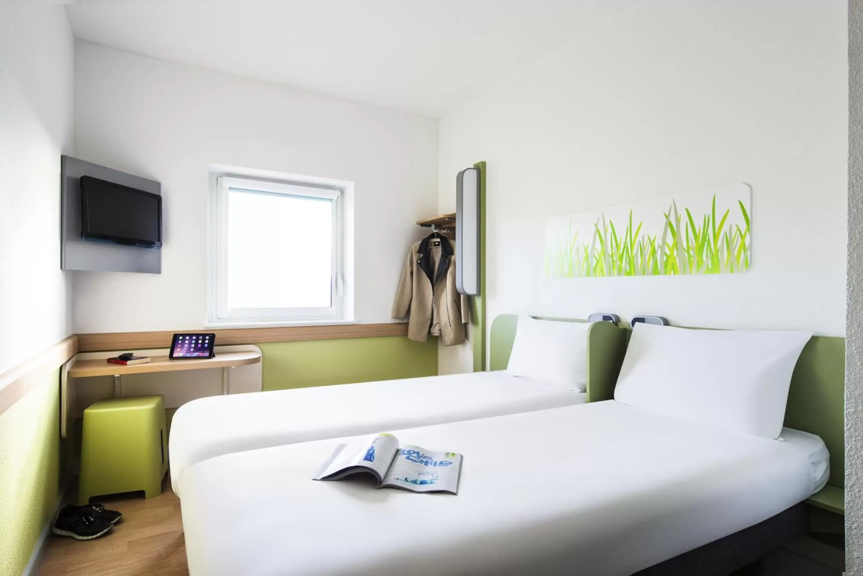 Bedroom, Bed in ibis budget Manchester Salford Quays