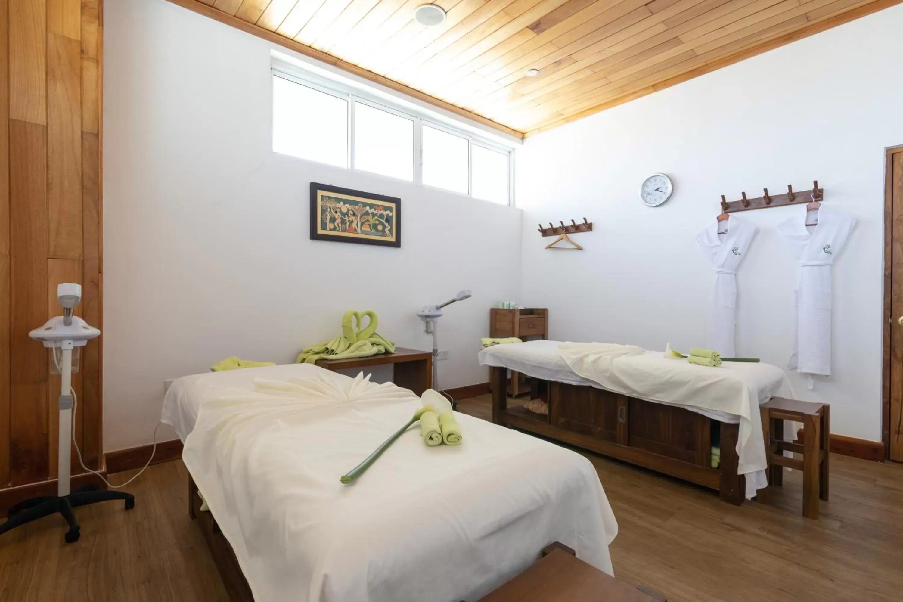 Massage, Bed in Araliya Green Hills Hotel