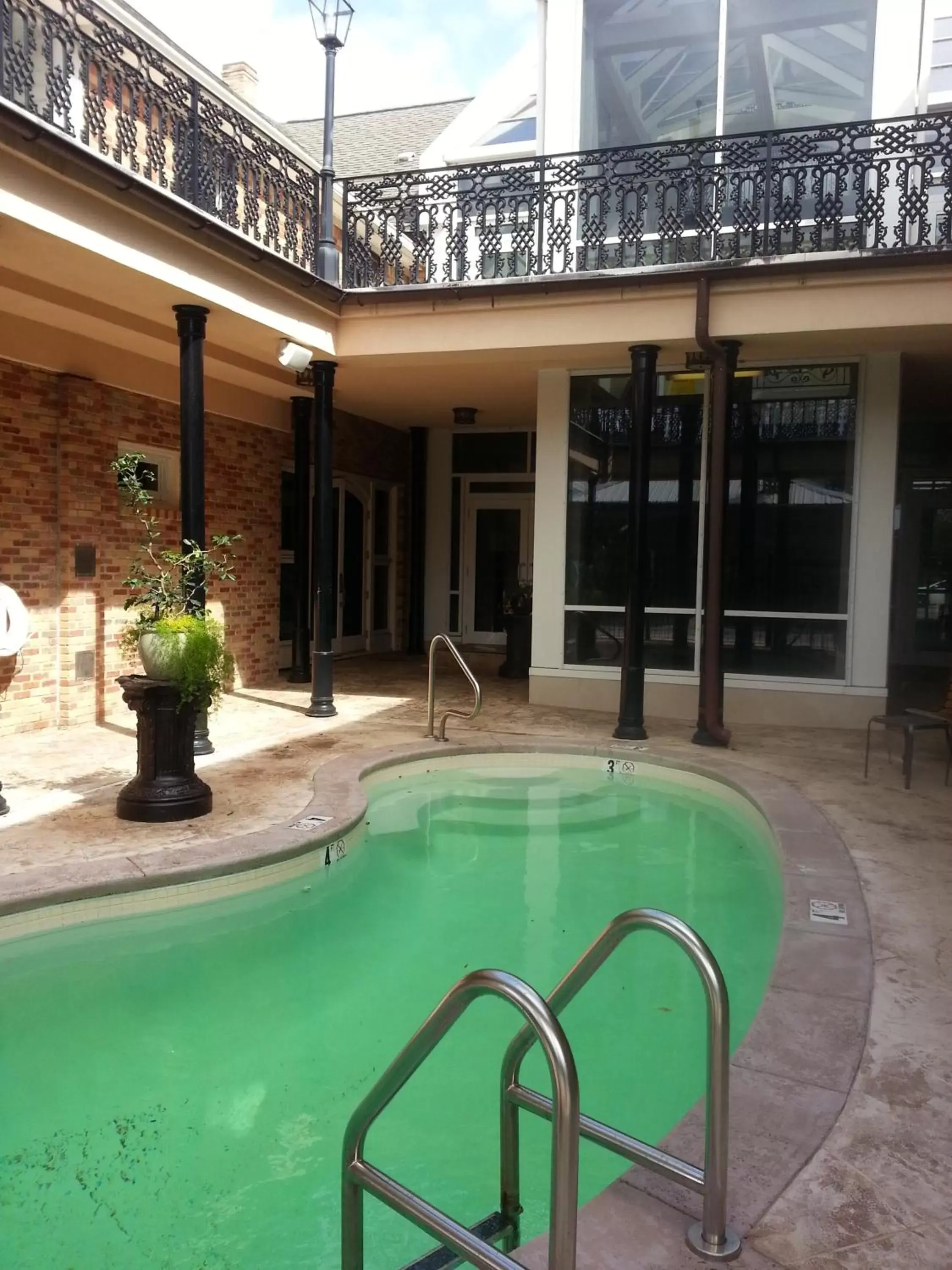 Swimming Pool in The Hotel Magnolia