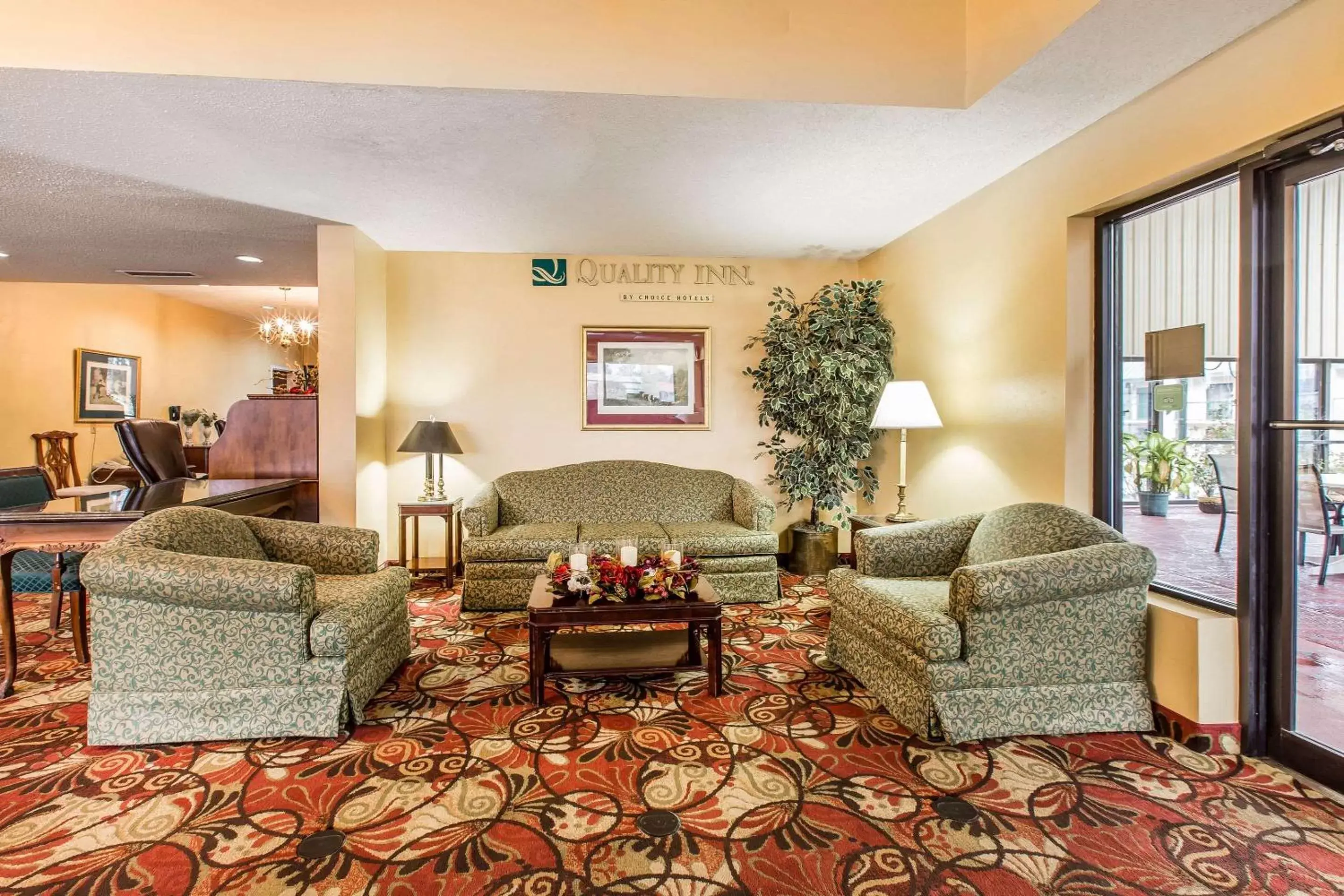 Lobby or reception, Seating Area in Quality Inn
