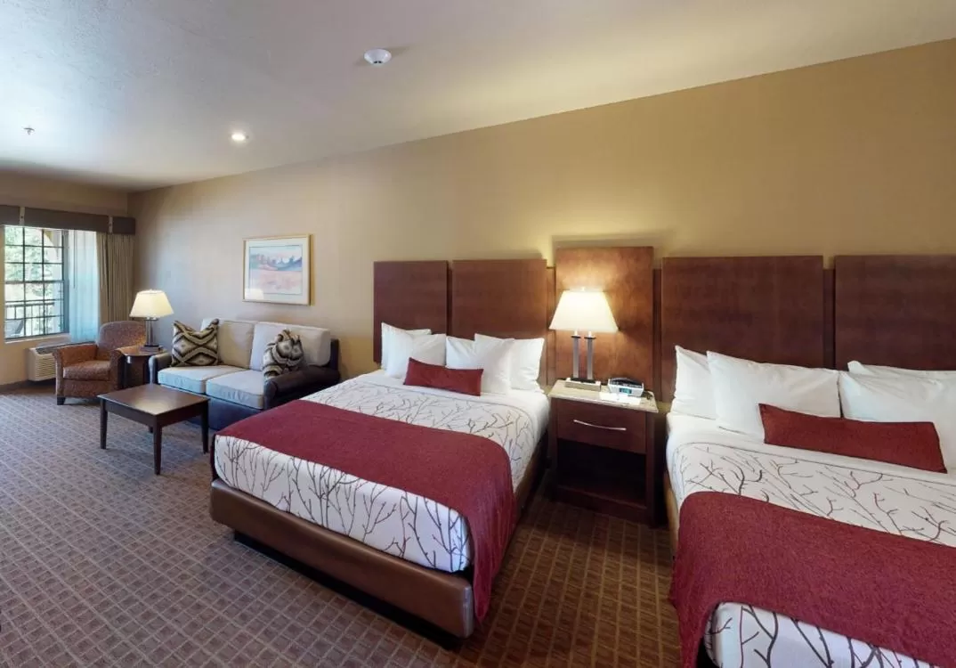 Deluxe Queen Suite in Sedona Real Inn & Suites
