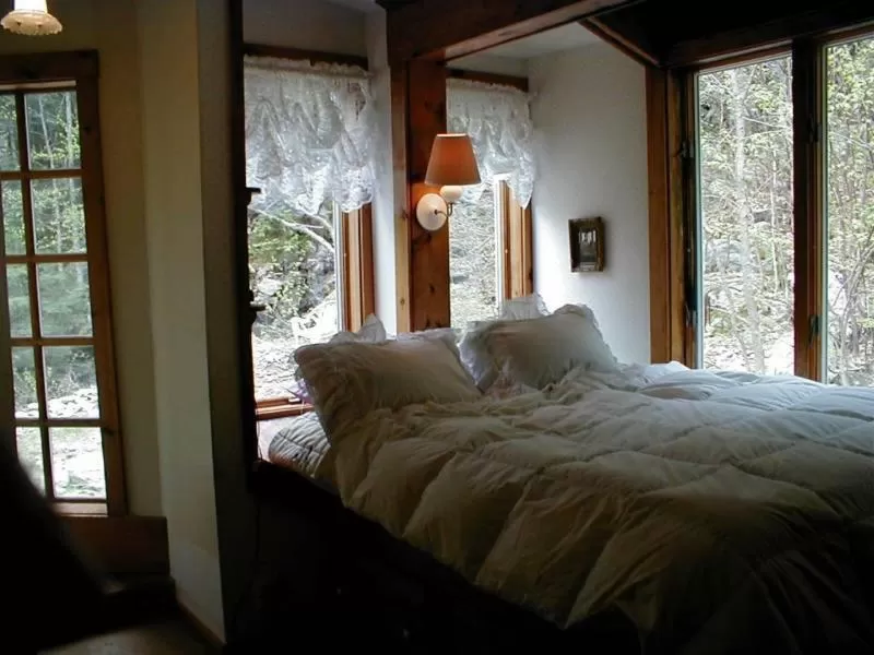 Bedroom, Bed in Mountain Valley Retreat