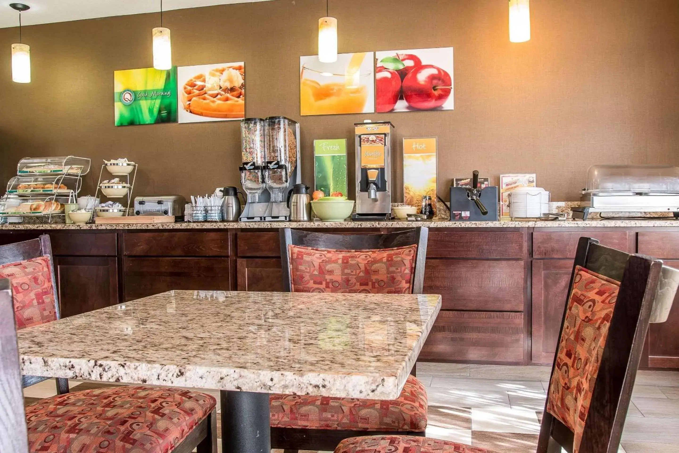 Restaurant/Places to Eat in Quality Inn Grand Rapids South-Byron Center