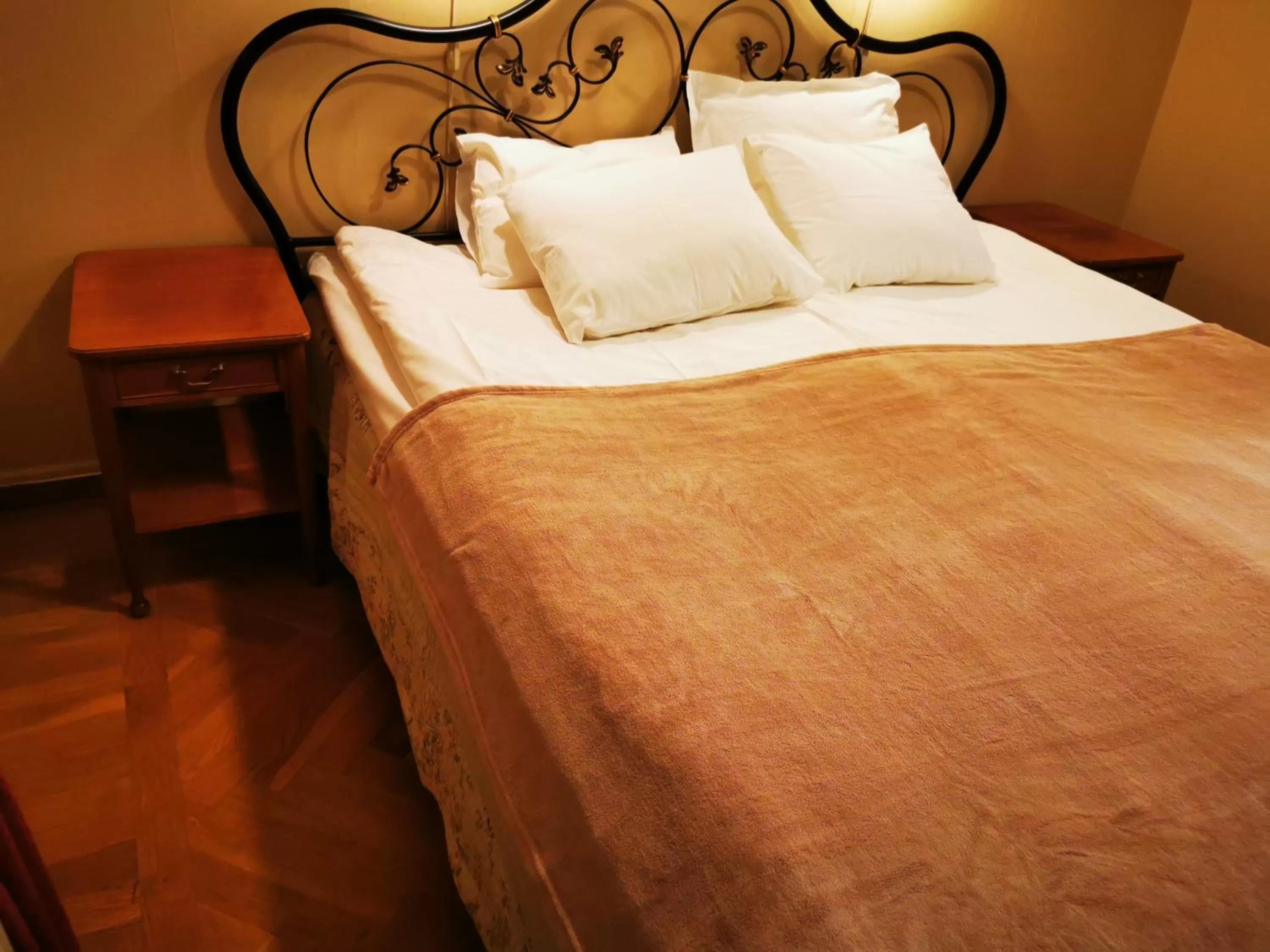 Bed in Ulfshyttans Herrgård, nära Romme Alpin