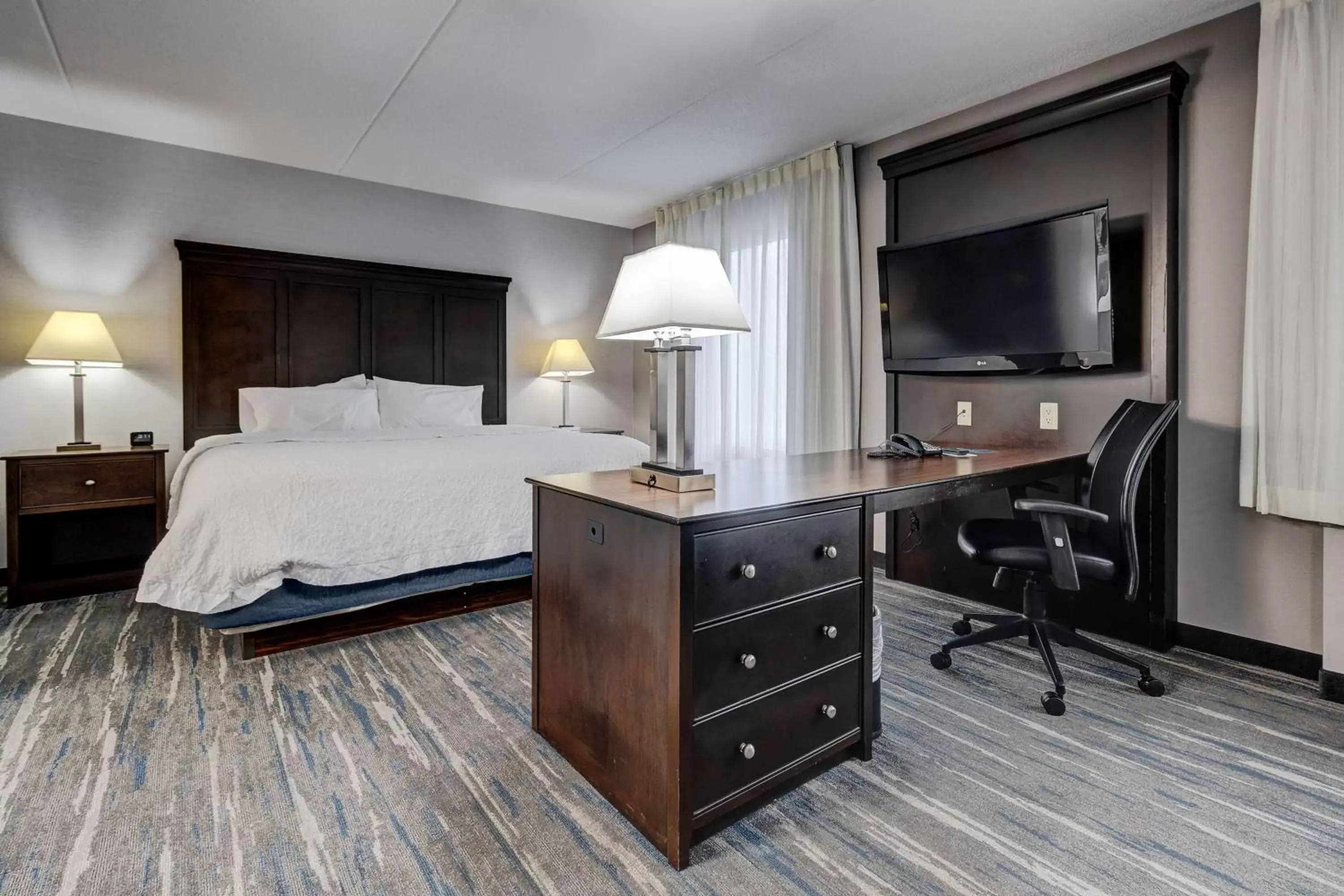 Bedroom, Bed in Hampton Inn & Suites by Hilton Brantford