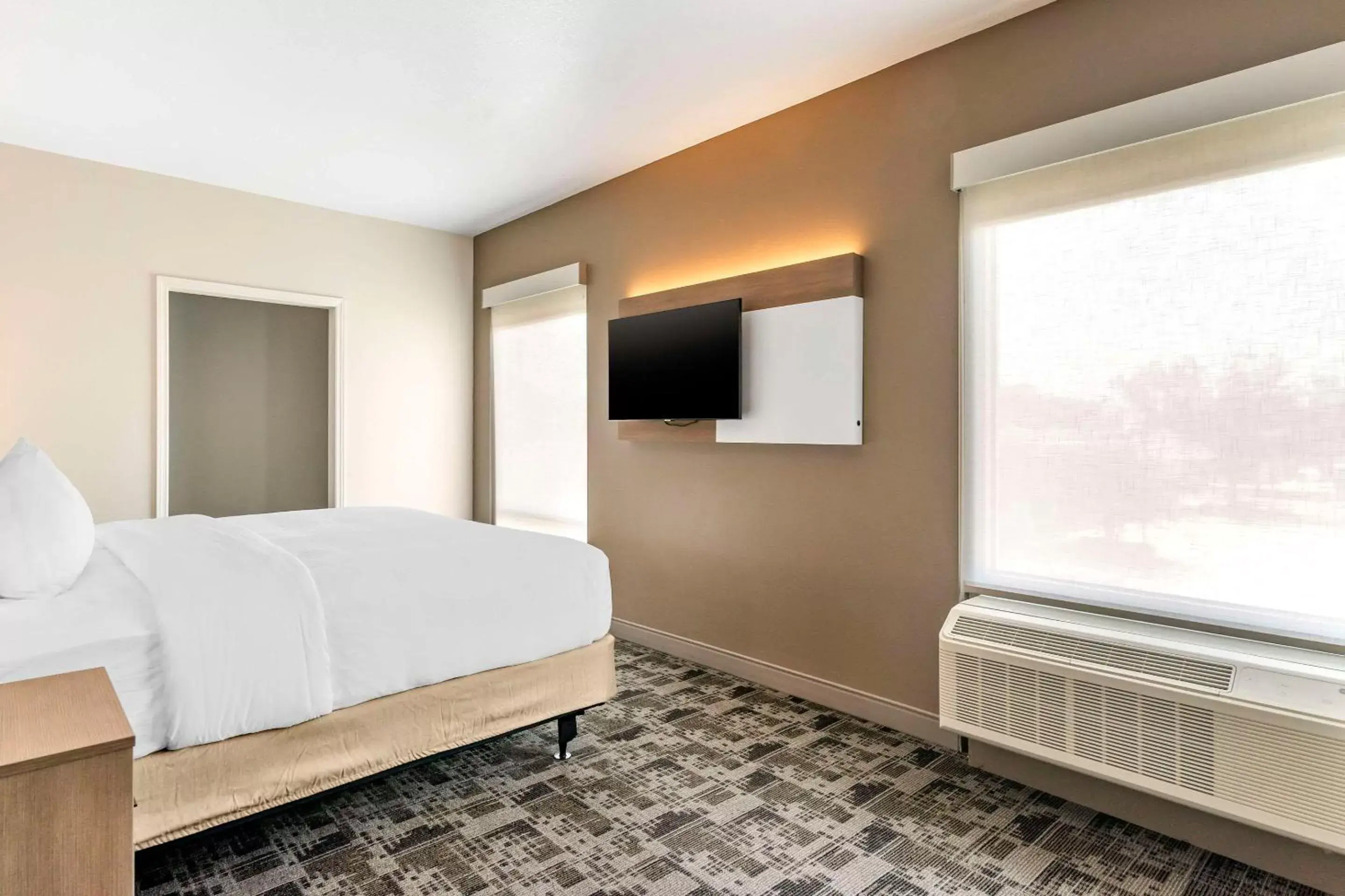 Bedroom, Bed in Comfort Inn & Suites New Port Richey Downtown District