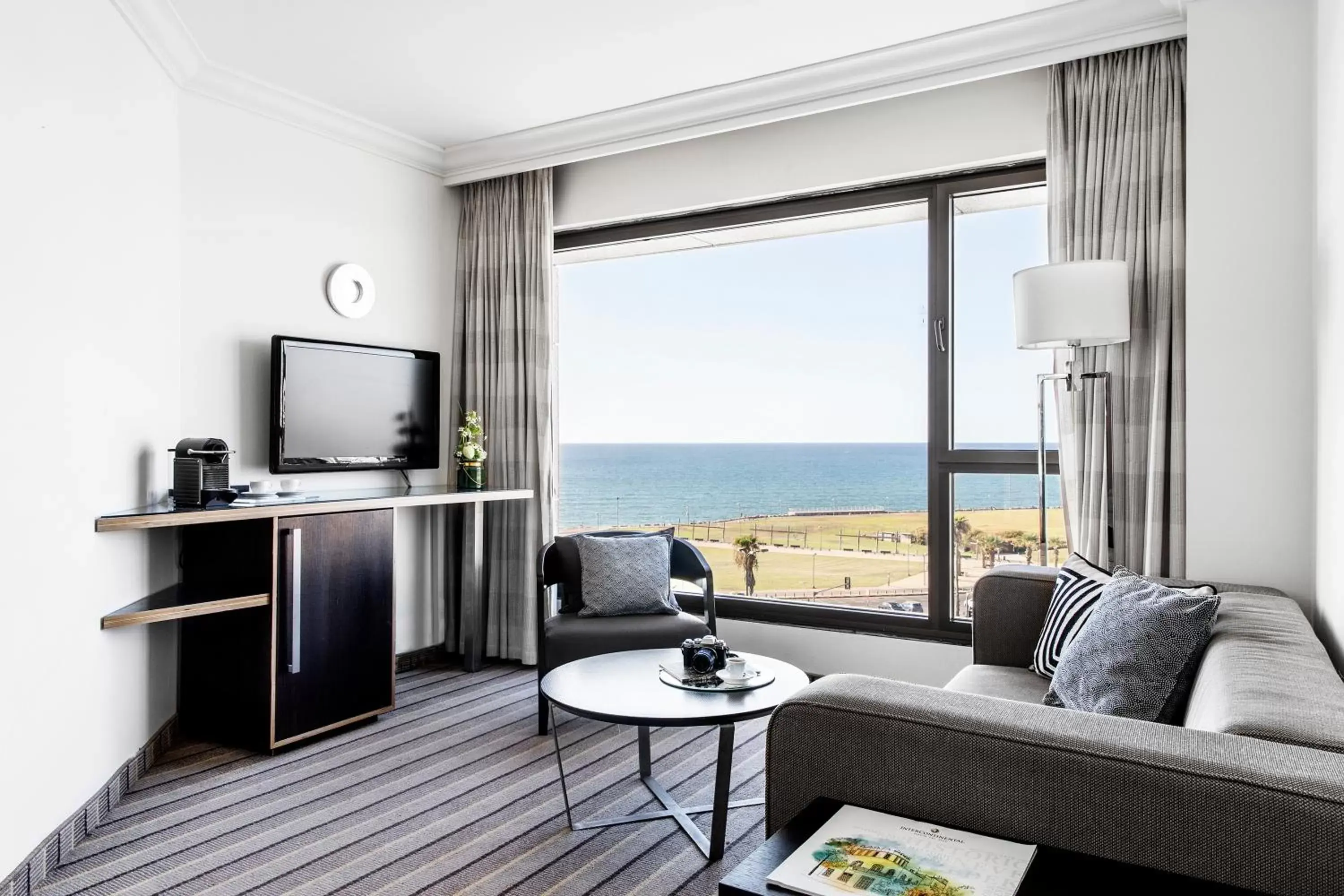 TV and multimedia, Seating Area in David InterContinental Tel Aviv, an IHG Hotel