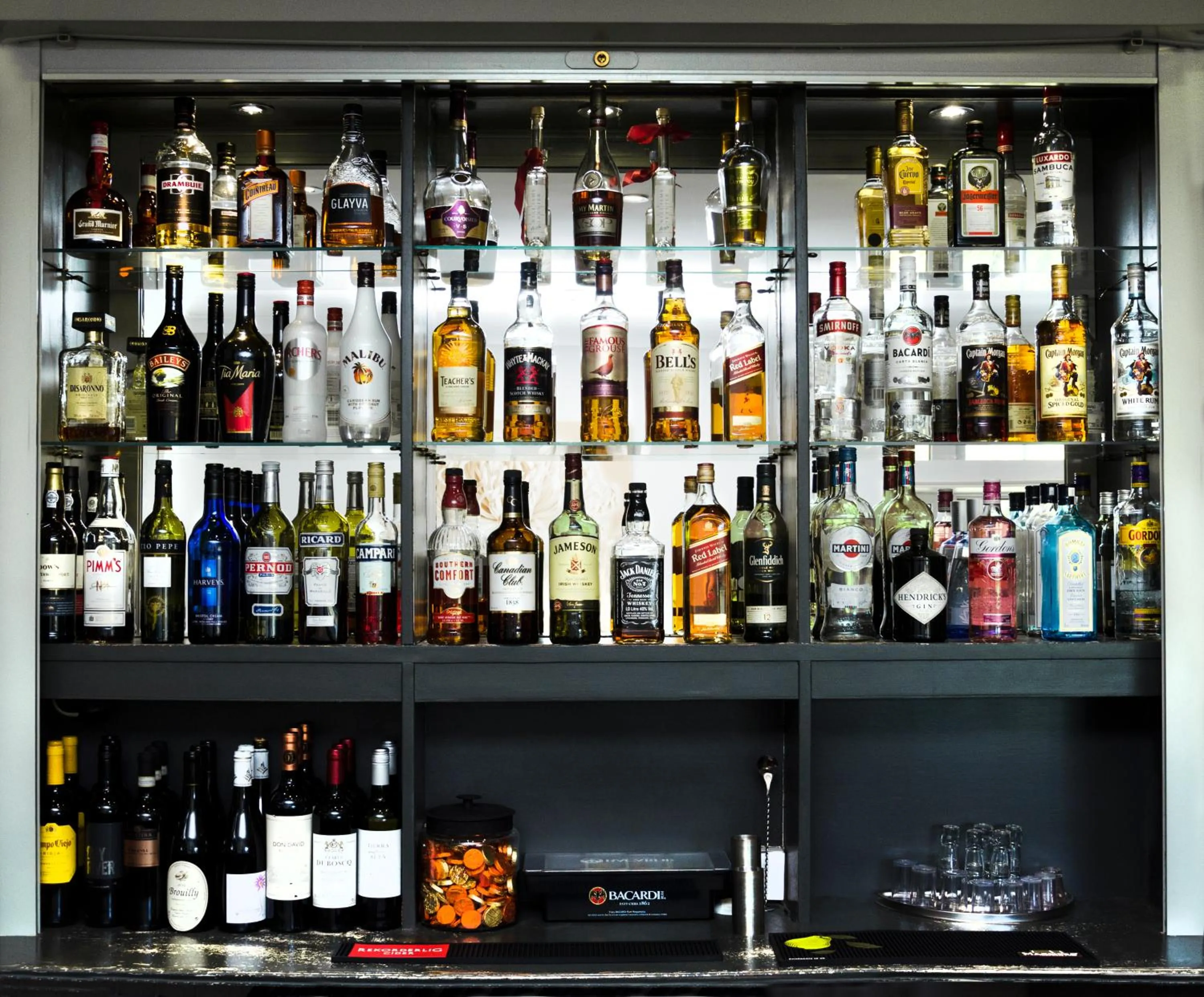 Alcoholic drinks in Beachcombers Hotel