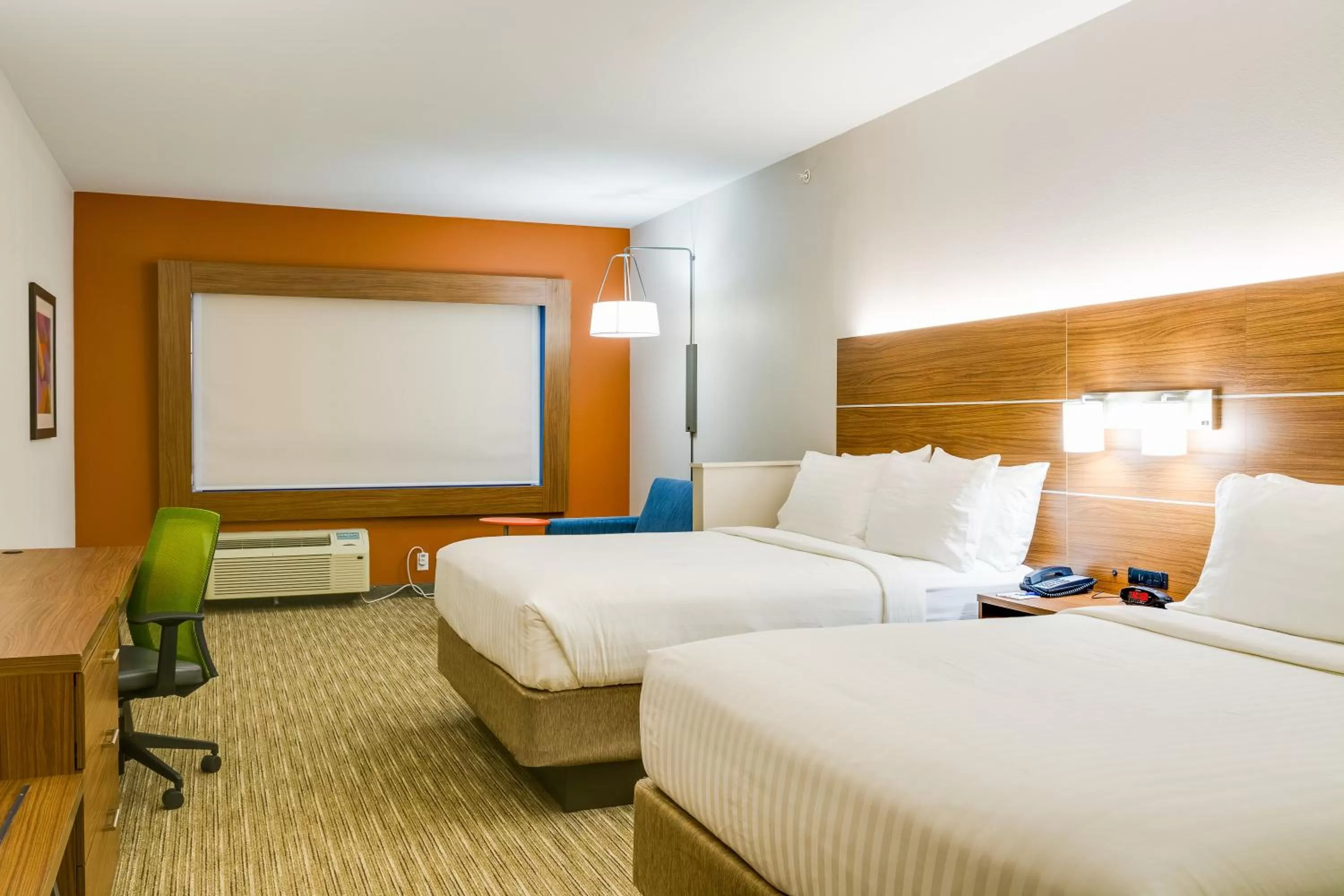 Photo of the whole room, Bed in Holiday Inn Express & Suites Russellville by IHG